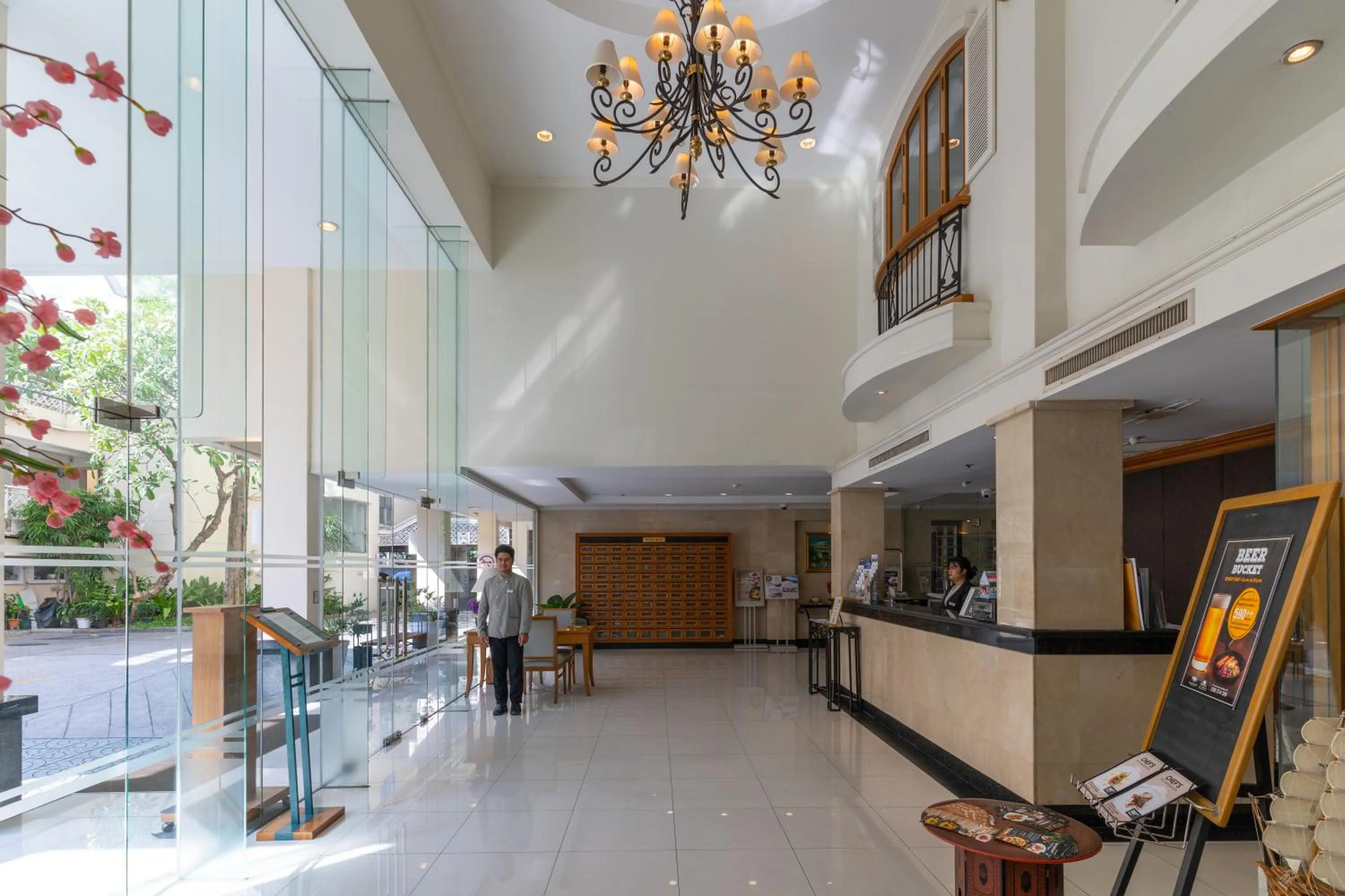 Lobby or reception in Classic Kameo Hotel and Serviced Apartments, Sriracha