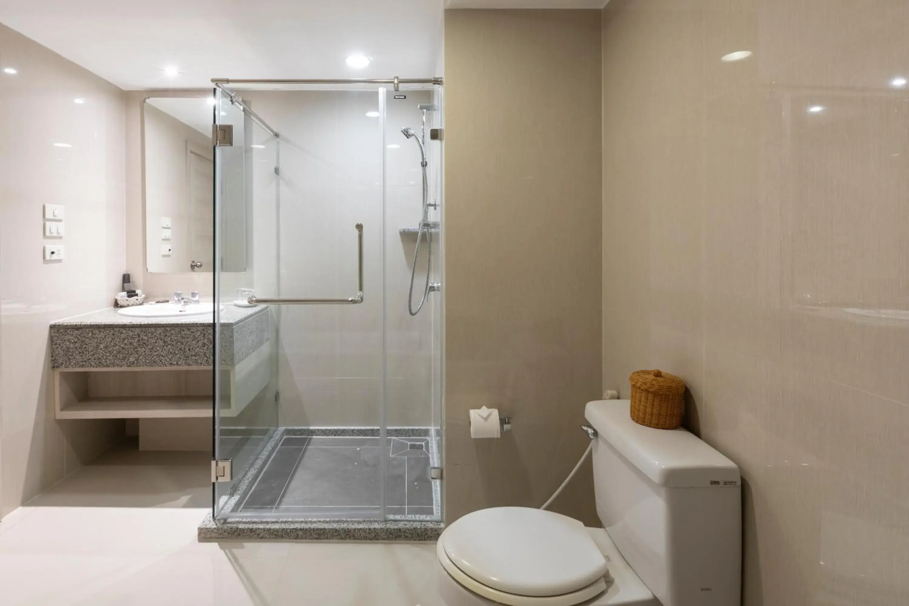 Bathroom in Classic Kameo Hotel and Serviced Apartments, Sriracha Bathroom in Classic Kameo Hotel and Serviced Apartments, Sriracha
