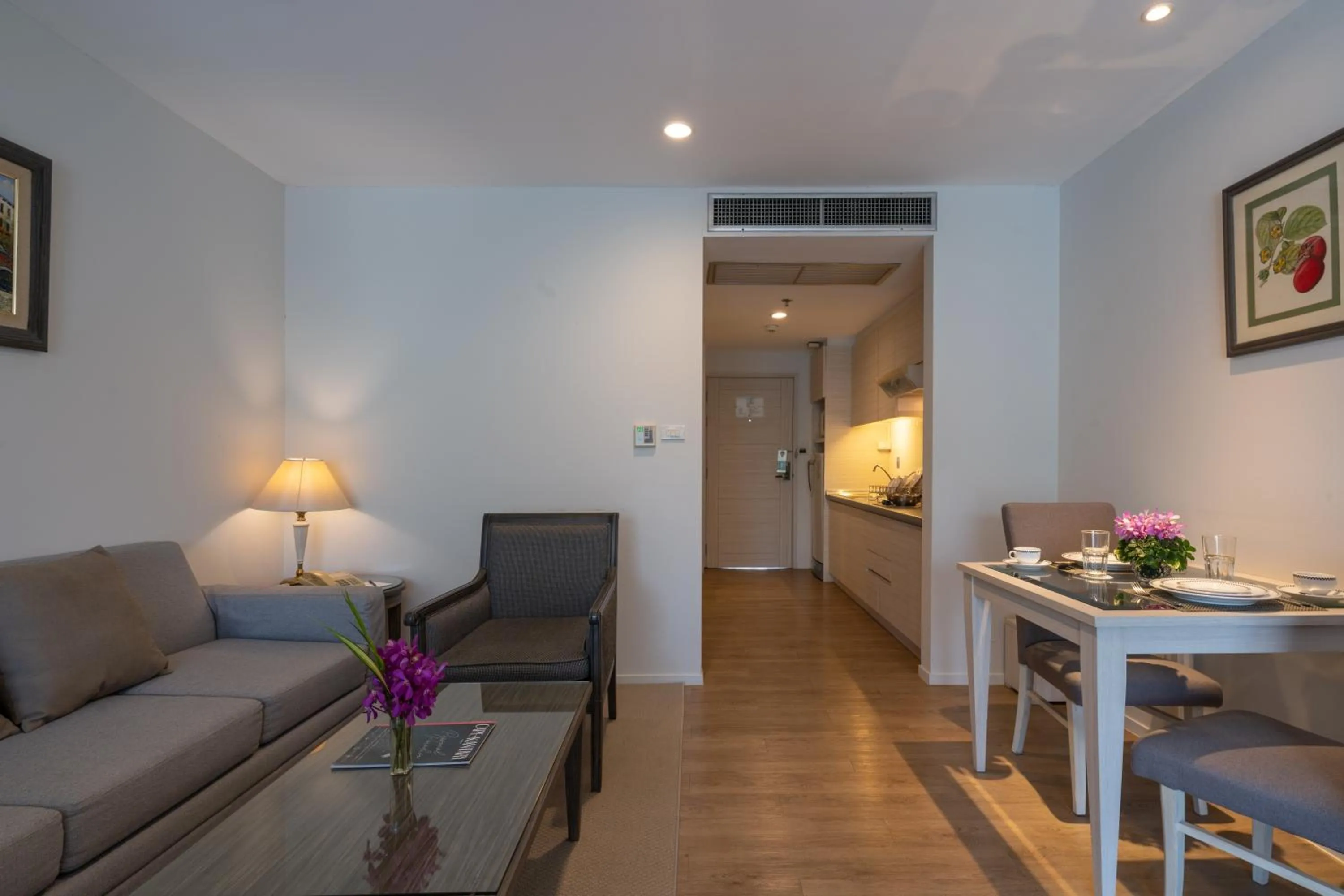 Kitchen or kitchenette in Classic Kameo Hotel and Serviced Apartments, Sriracha