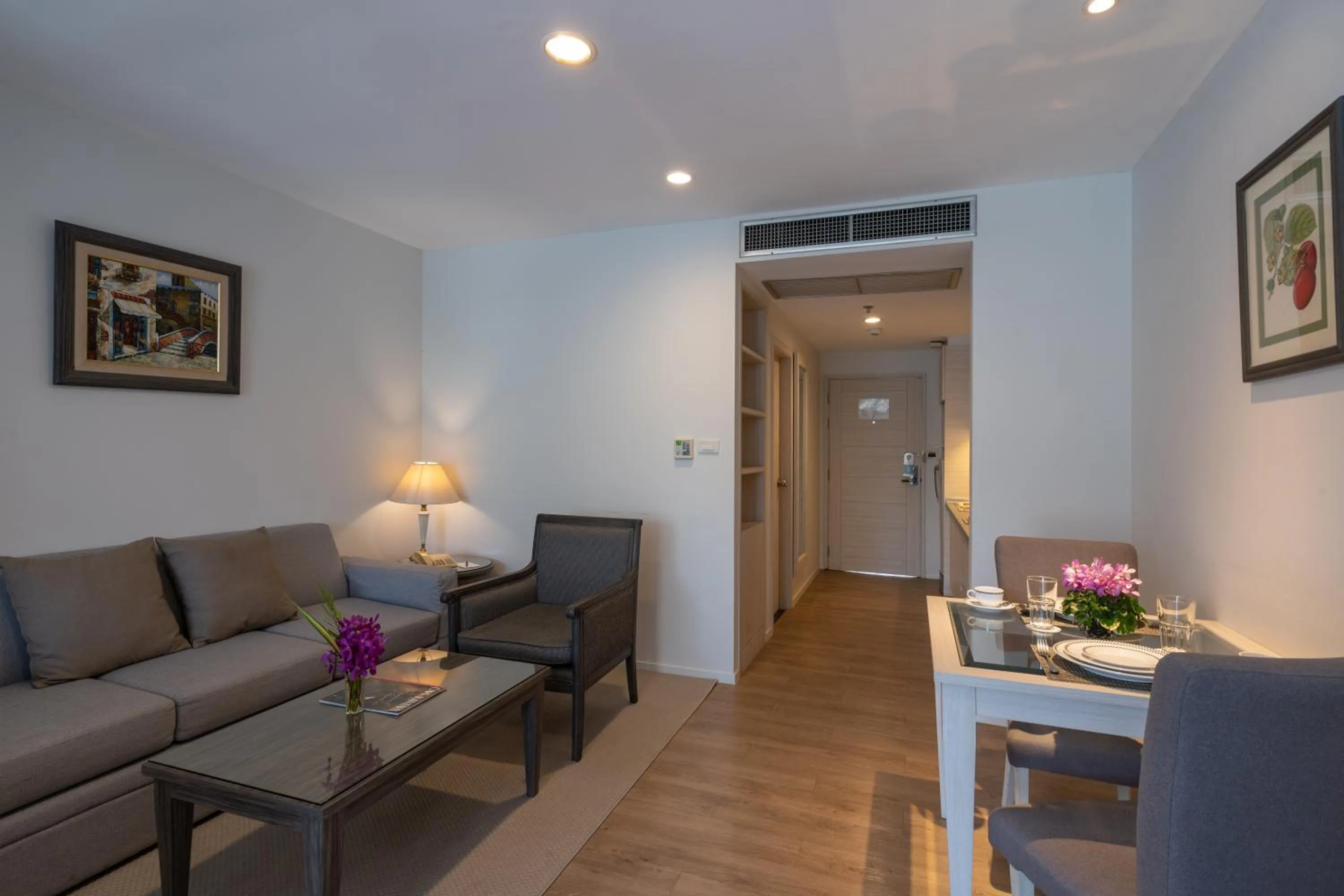 Living room in Classic Kameo Hotel and Serviced Apartments, Sriracha