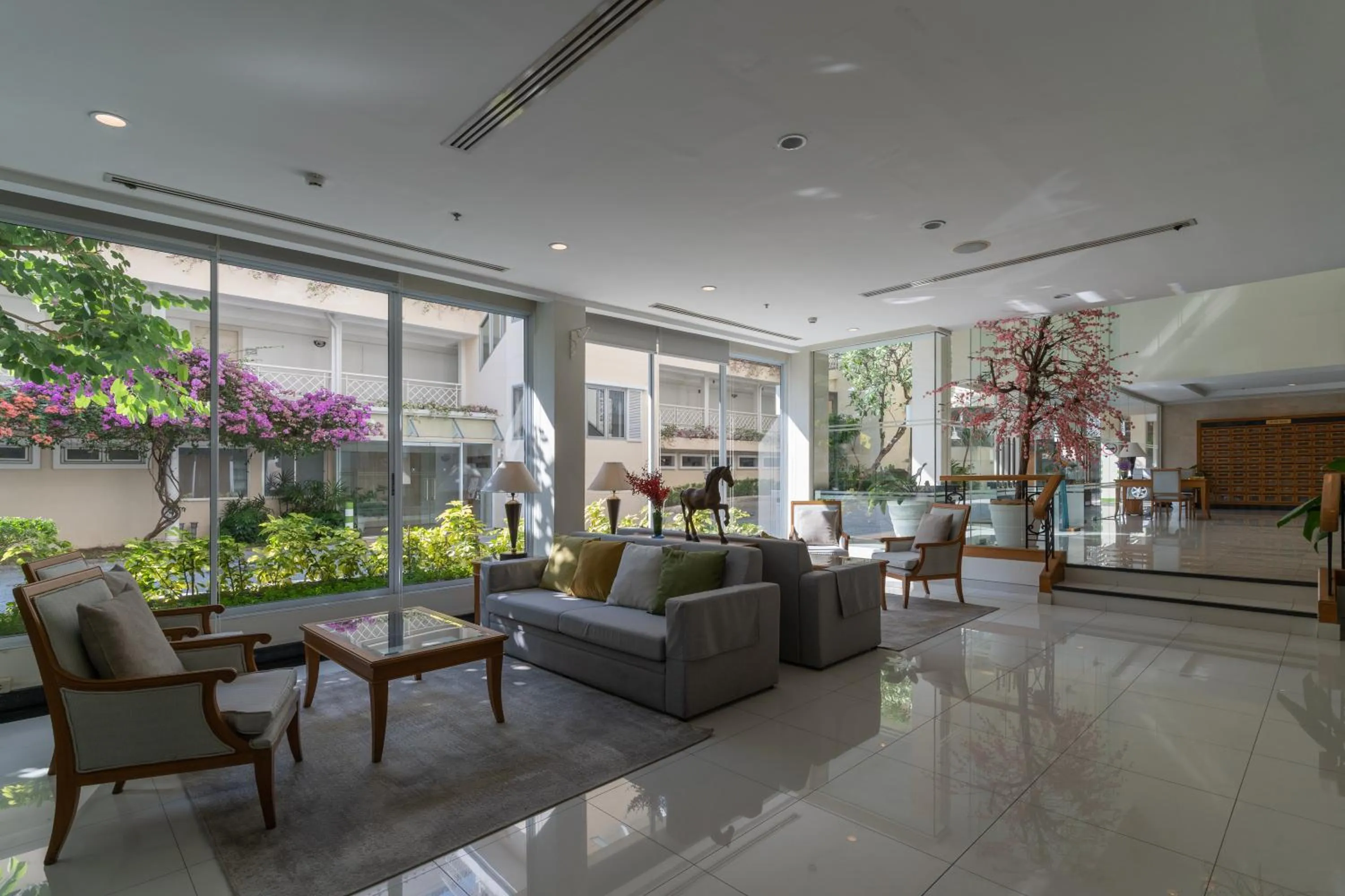 Lobby or reception in Classic Kameo Hotel and Serviced Apartments, Sriracha