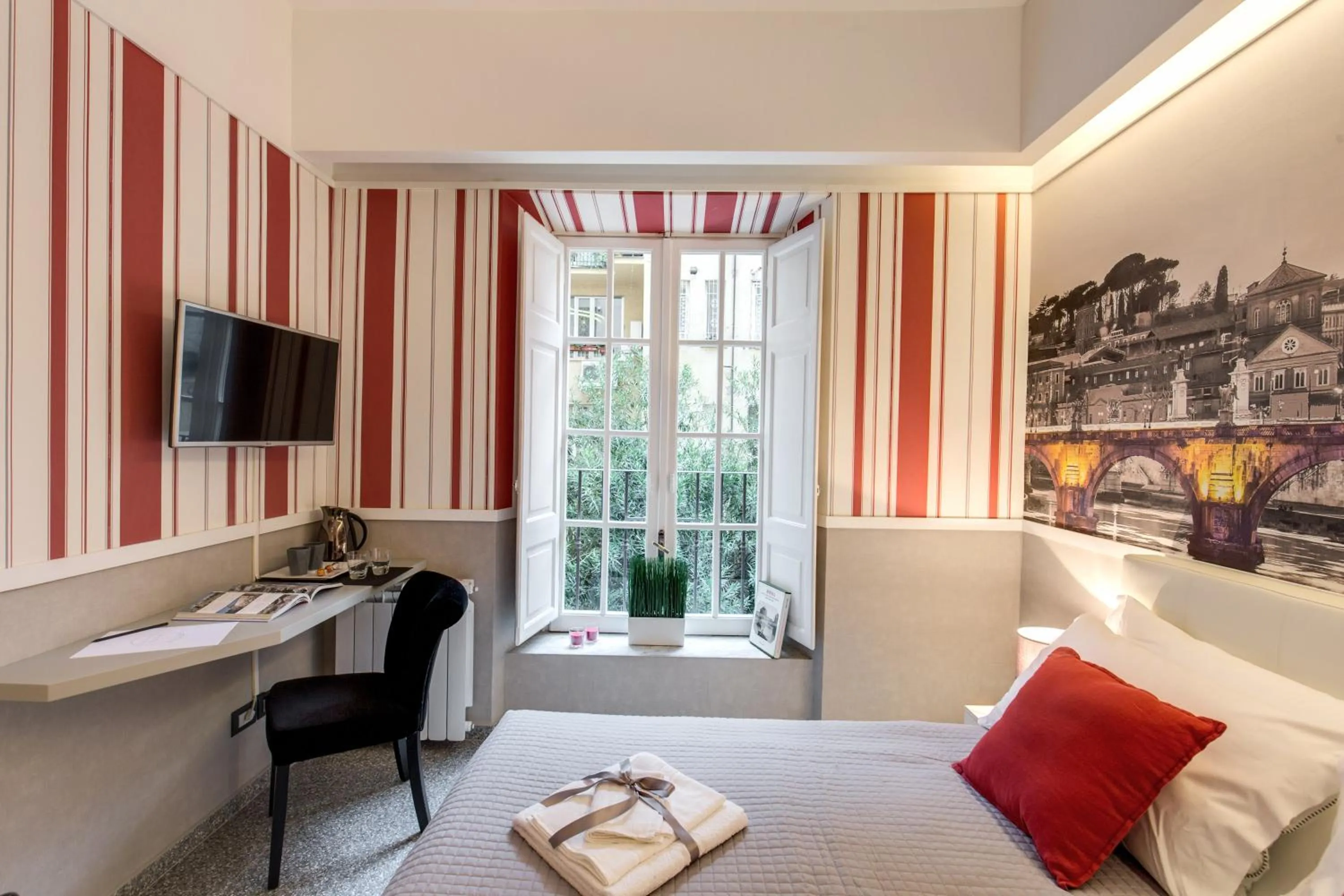 Photo of the whole room, Bed in Grand Tour Rome Suites - Liberty Collection