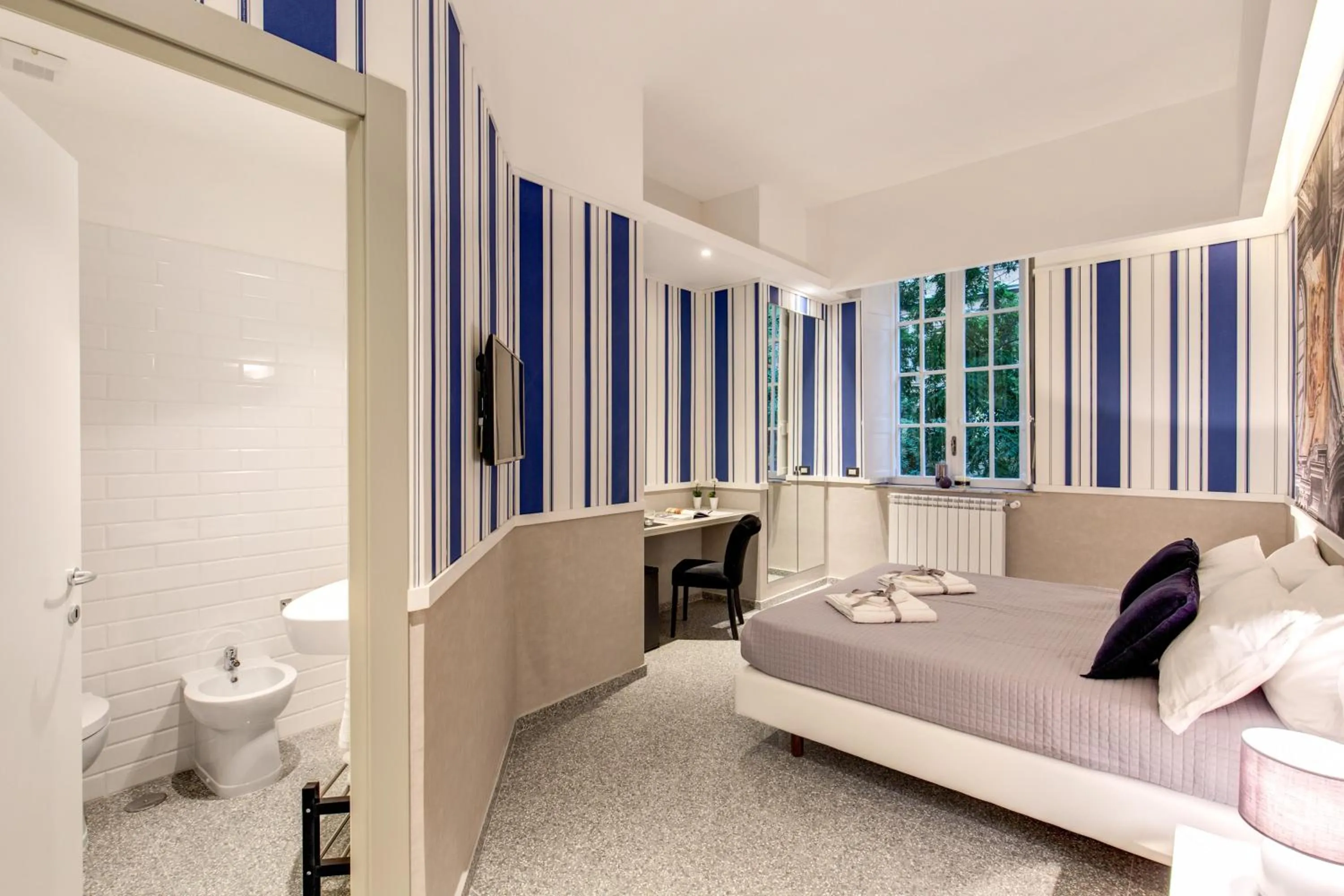 Bathroom, Bed in Grand Tour Rome Suites - Liberty Collection