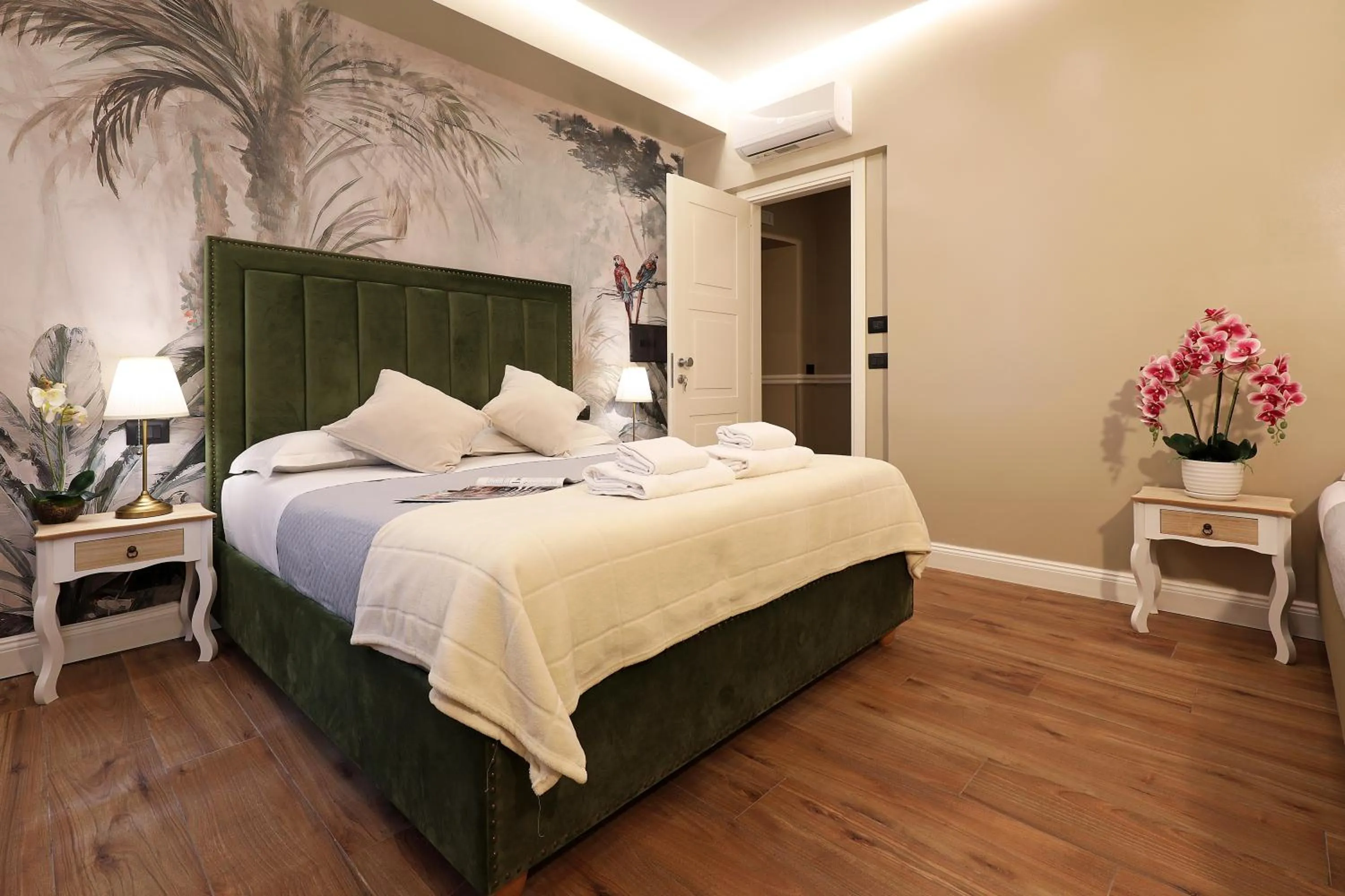 Decorative detail, Bed in Grand Tour Rome Suites - Liberty Collection