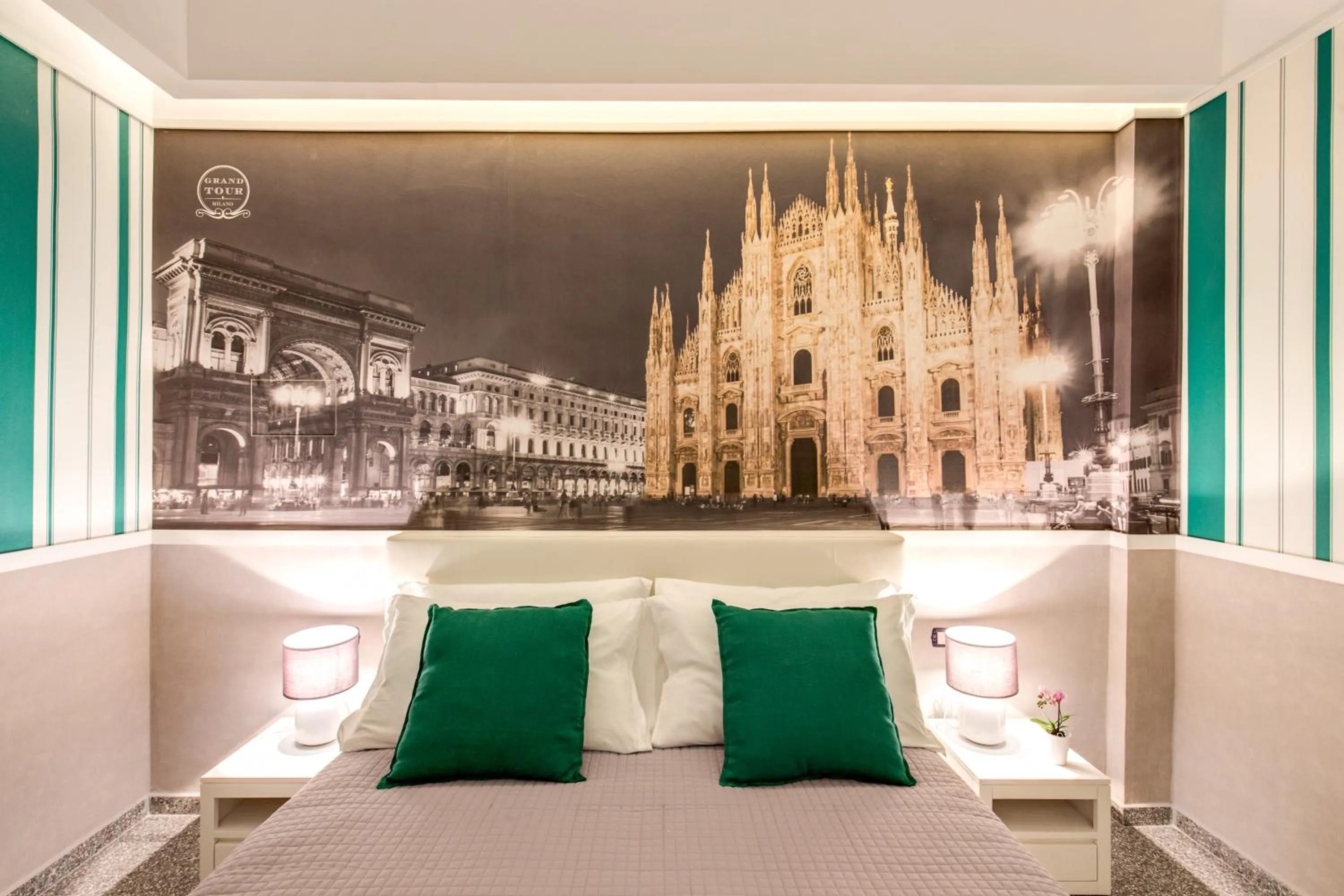 Coffee/tea facilities, Bed in Grand Tour Rome Suites - Liberty Collection
