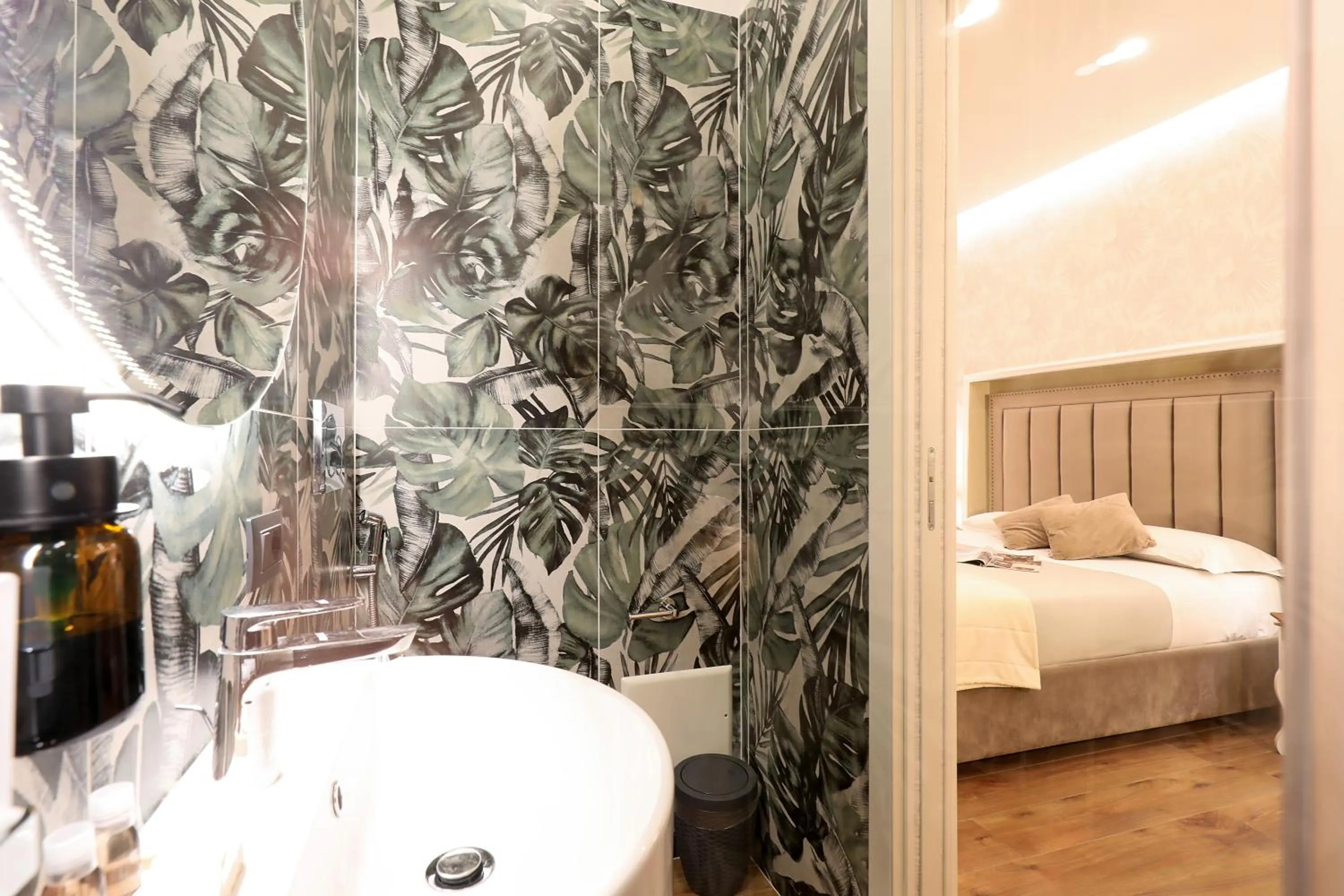 Bathroom, Bed in Grand Tour Rome Suites - Liberty Collection