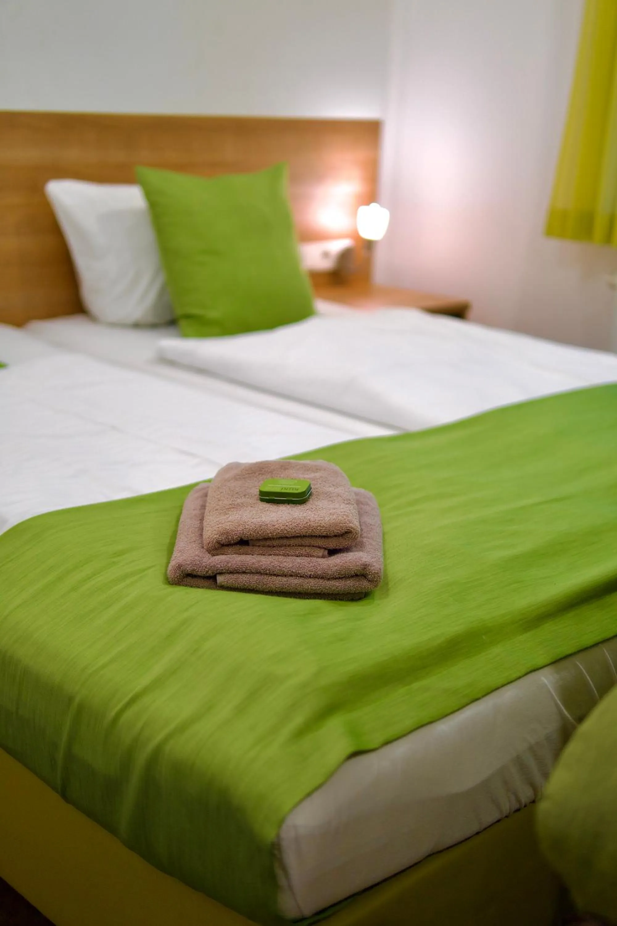 Bed in B&B Outlet Hotel - Metzingen - Bad Urach - Free Parking