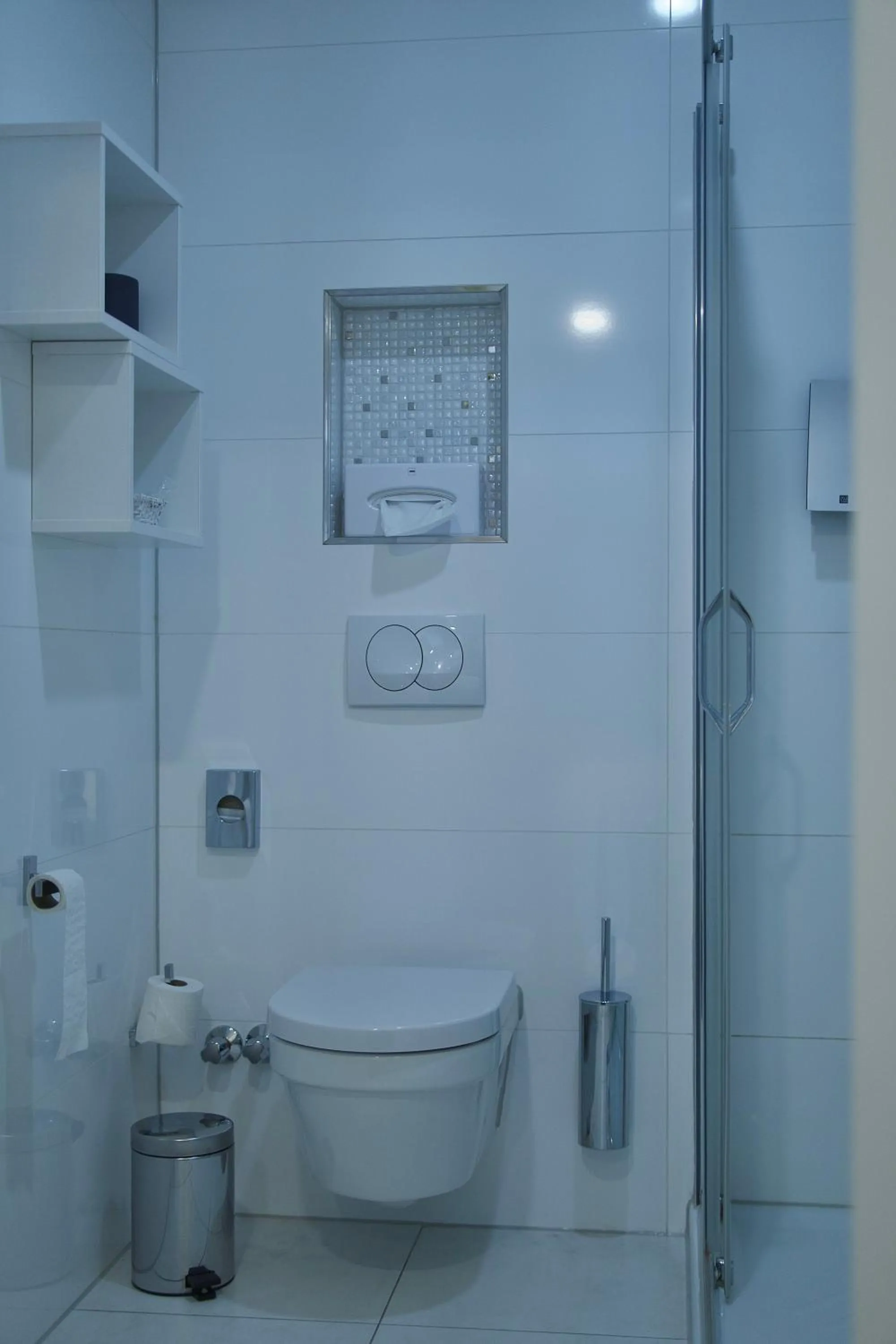 Shower in B&B Outlet Hotel - Metzingen - Bad Urach - Free Parking