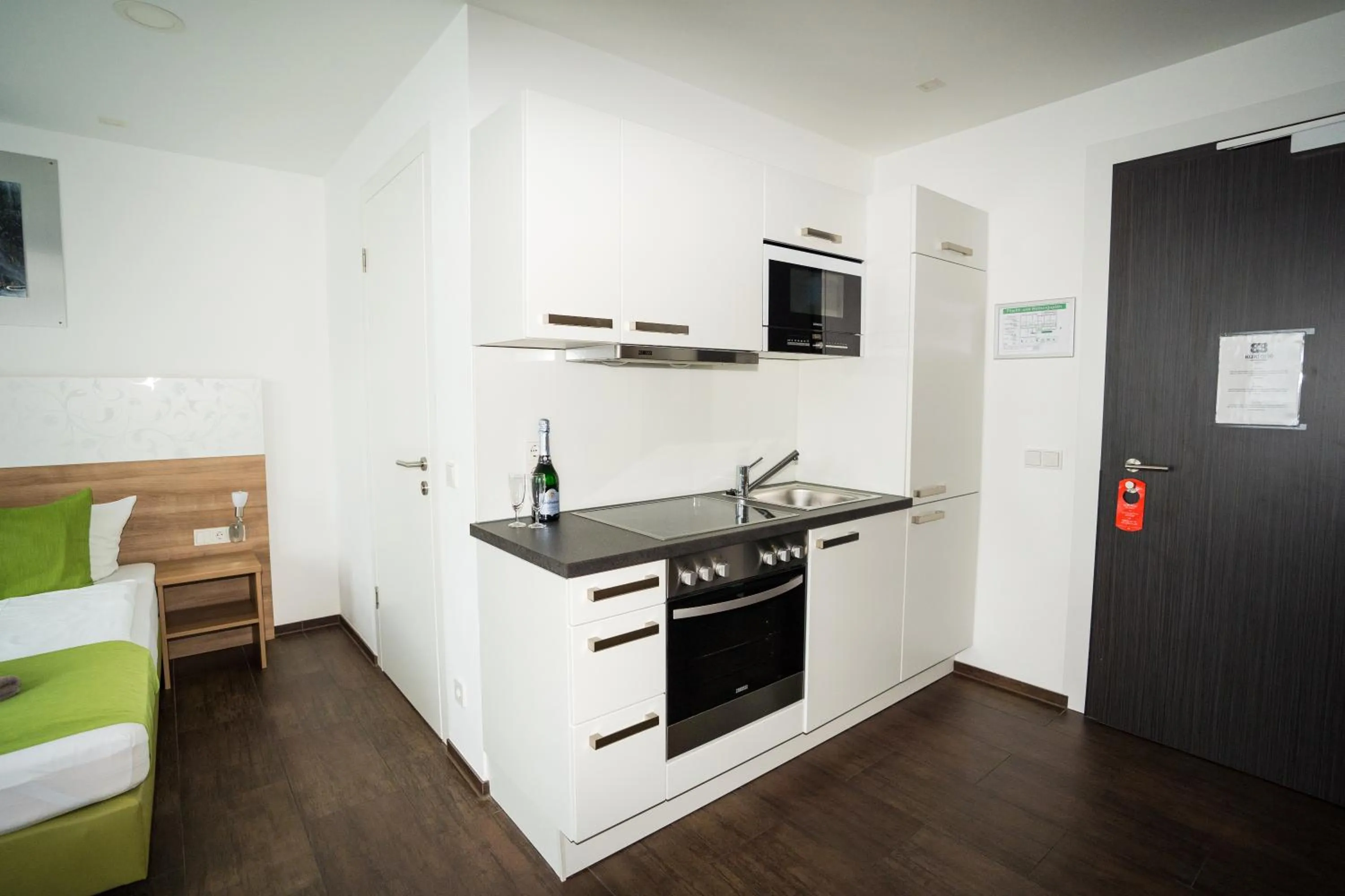 Kitchen or kitchenette in B&B Outlet Hotel - Metzingen - Bad Urach - Free Parking