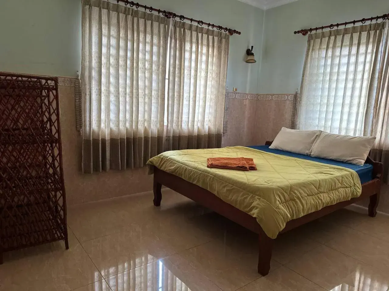 Deluxe Double Room in Eco-Home Siem Reap Homestay Deluxe Double Room in Eco-Home Siem Reap Homestay