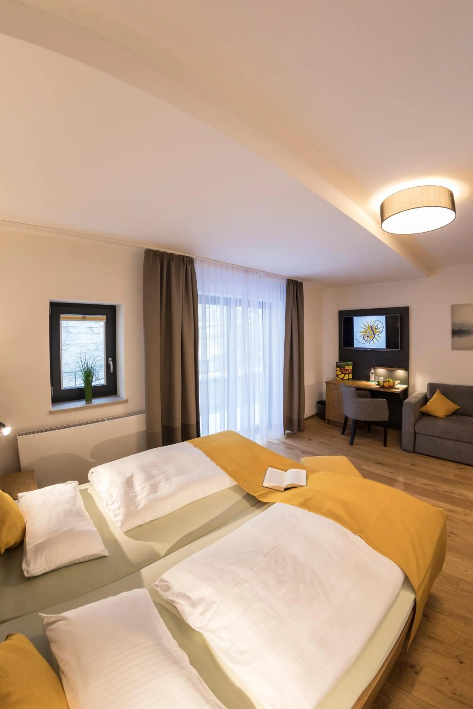 Bed in Hotel-Gasthof zur Sonne