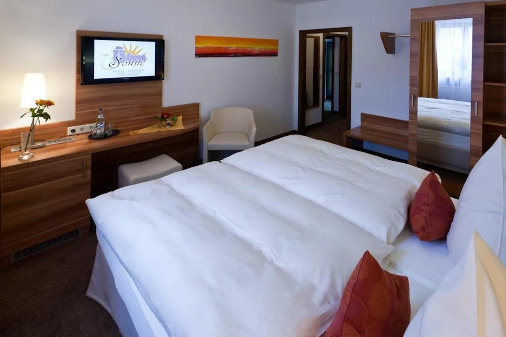 Bedroom, Bed in Hotel-Gasthof zur Sonne