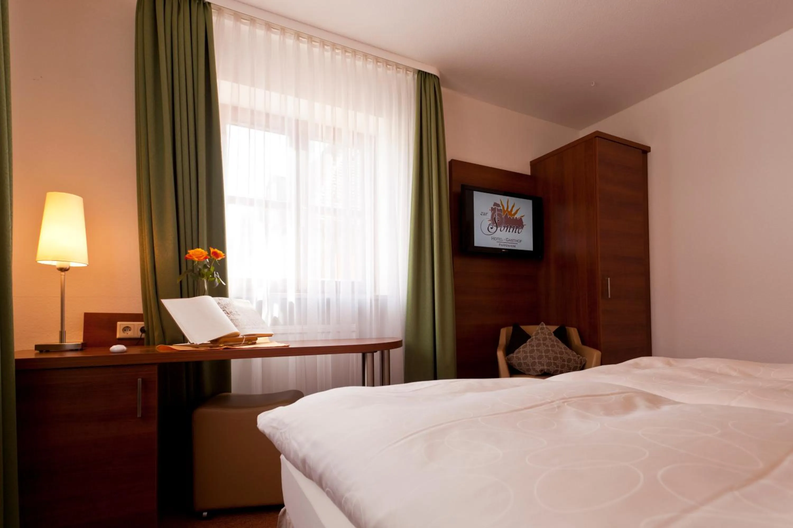 Bedroom, Bed in Hotel-Gasthof zur Sonne