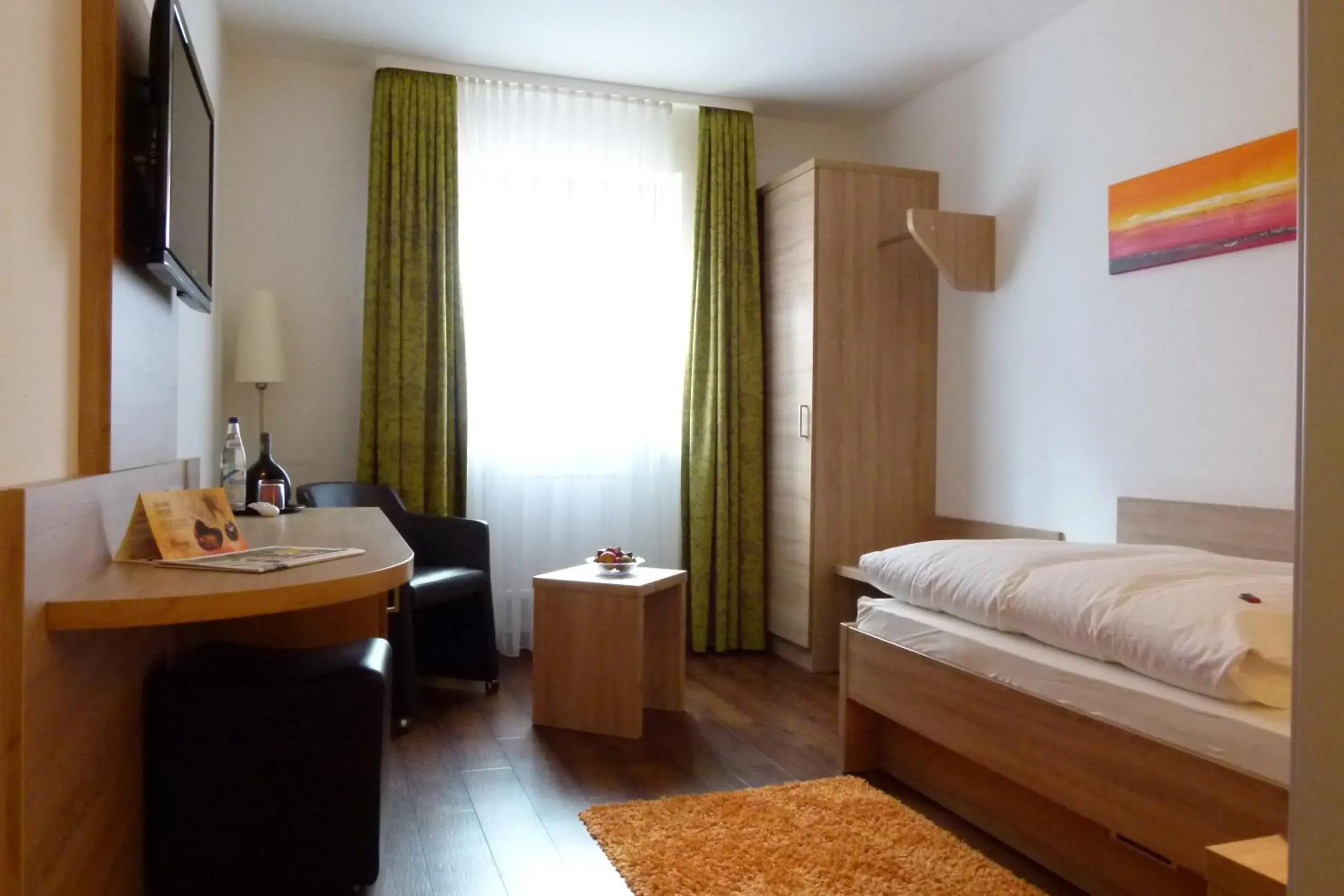 Single Room with Bathroom - single occupancy in Hotel-Gasthof zur Sonne Single Room with Bathroom - single occupancy in Hotel-Gasthof zur Sonne