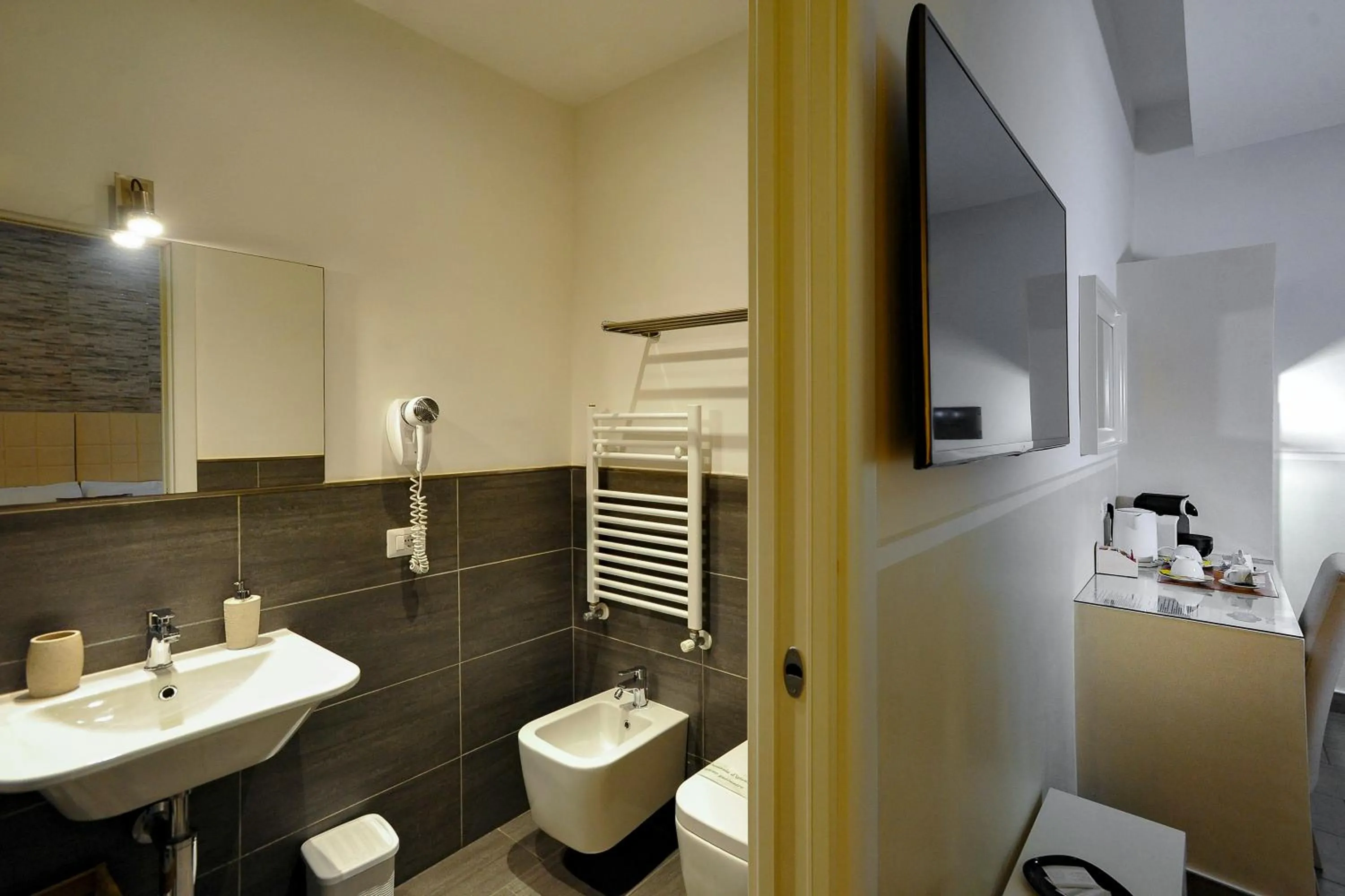 Bathroom in Domus Castroni Pompeo Magno