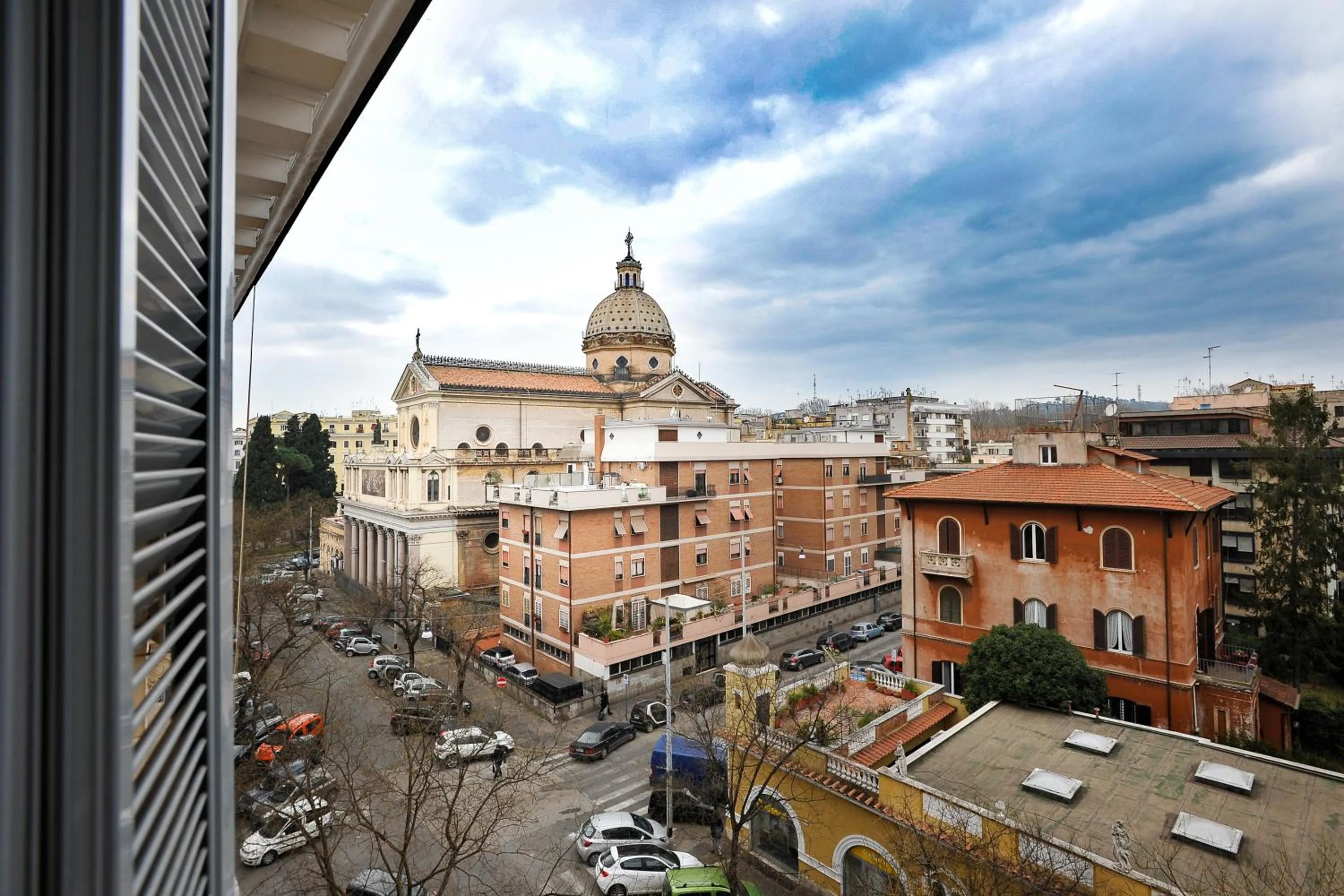 Facade/entrance in Domus Castroni Pompeo Magno