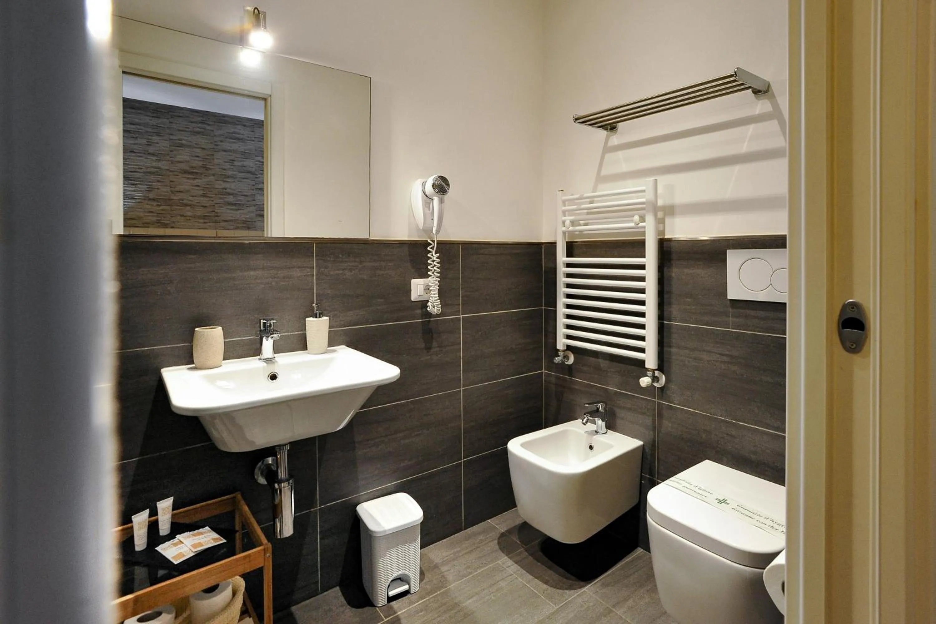 Bathroom in Domus Castroni Pompeo Magno