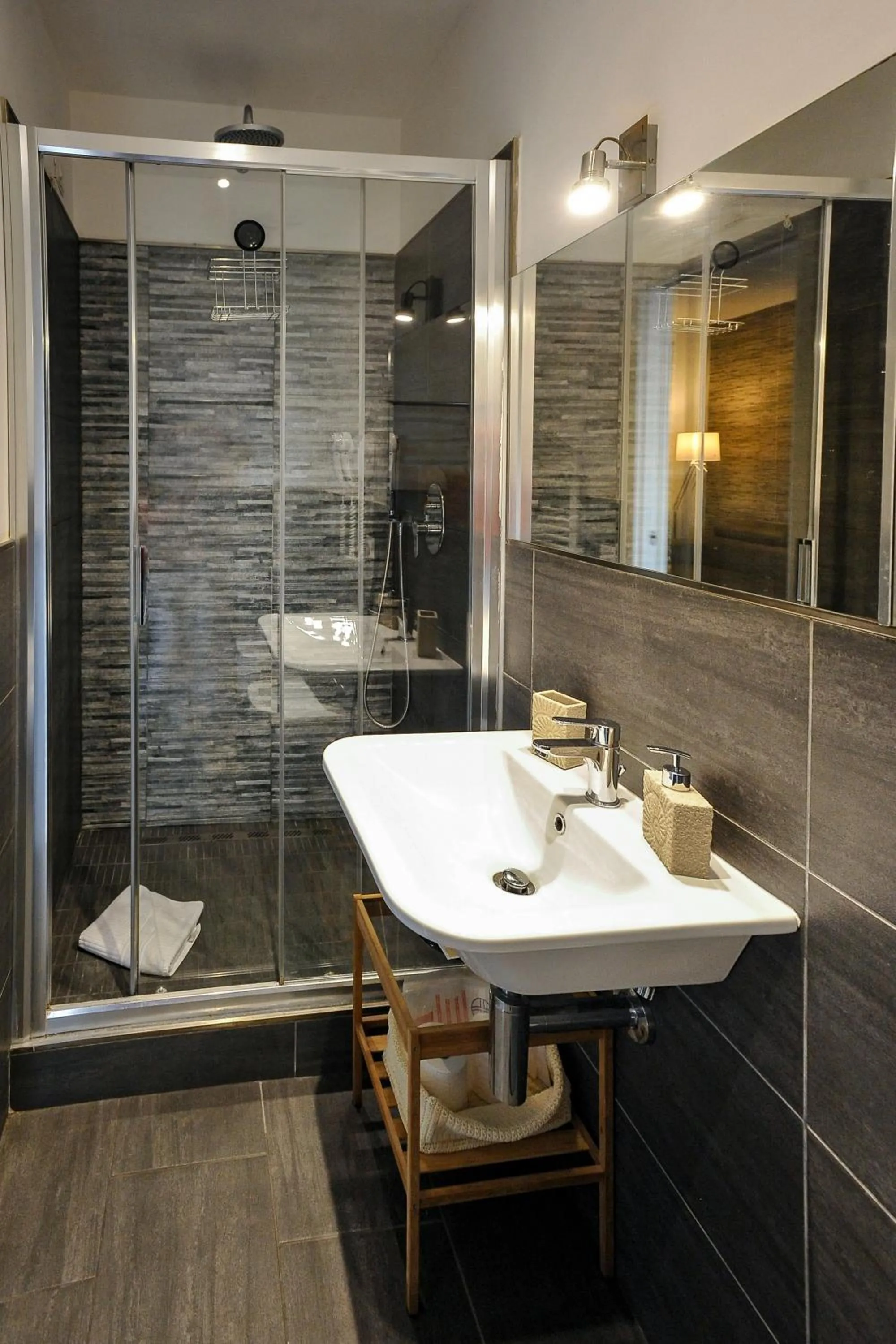 Bathroom in Domus Castroni Pompeo Magno