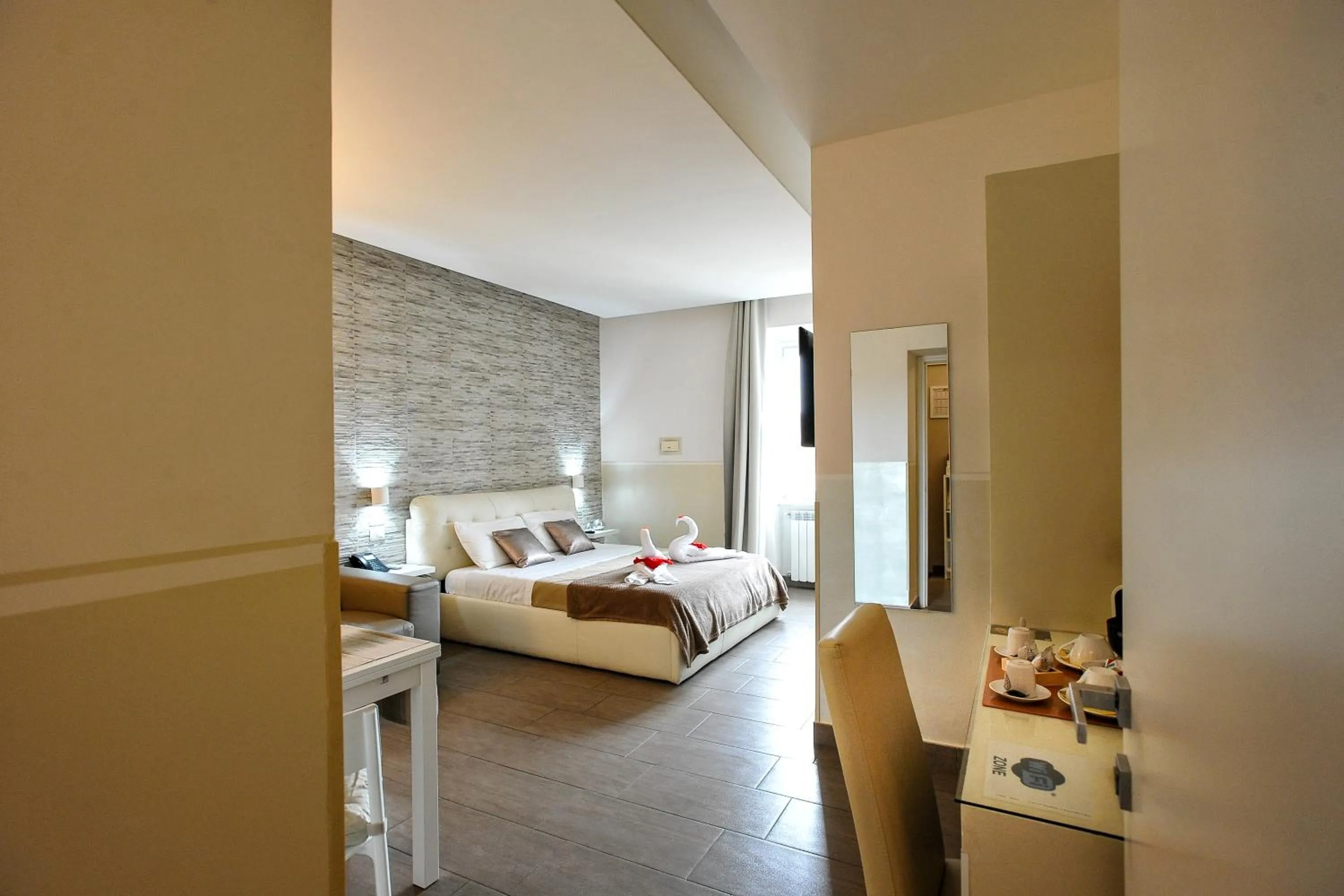 Photo of the whole room, Bed in Domus Castroni Pompeo Magno