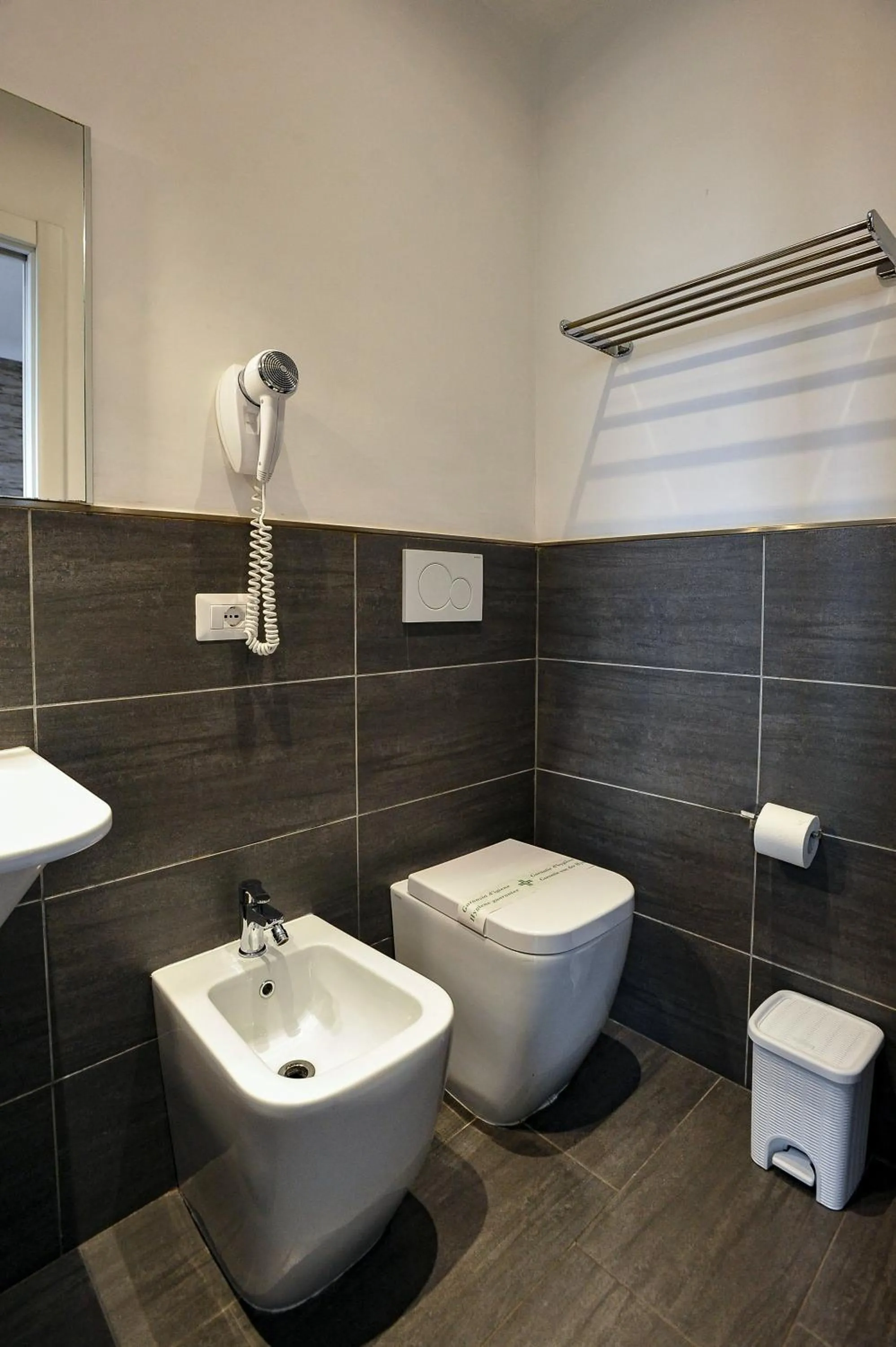 Bathroom in Domus Castroni Pompeo Magno