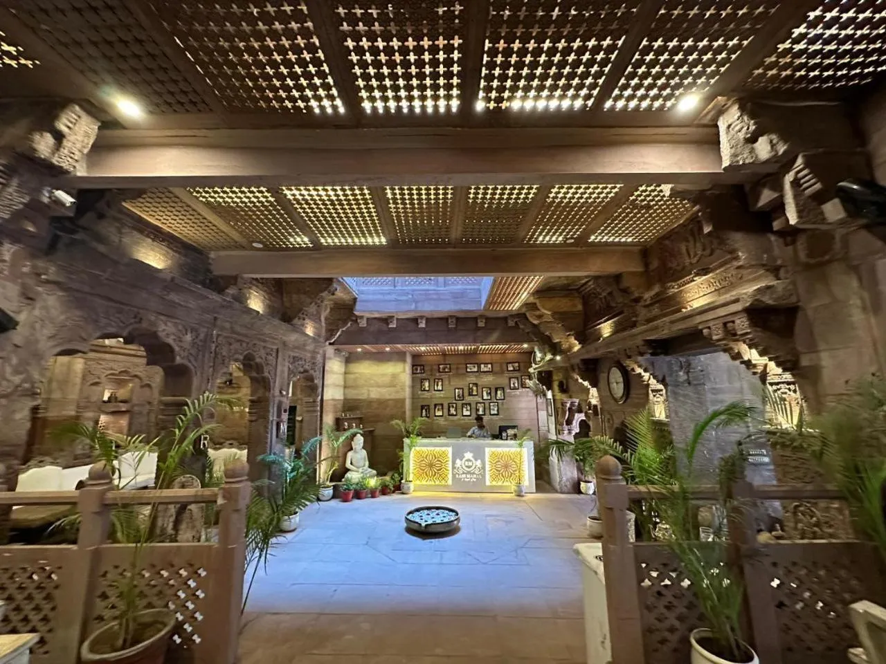 Restaurant/places to eat in Rani Mahal