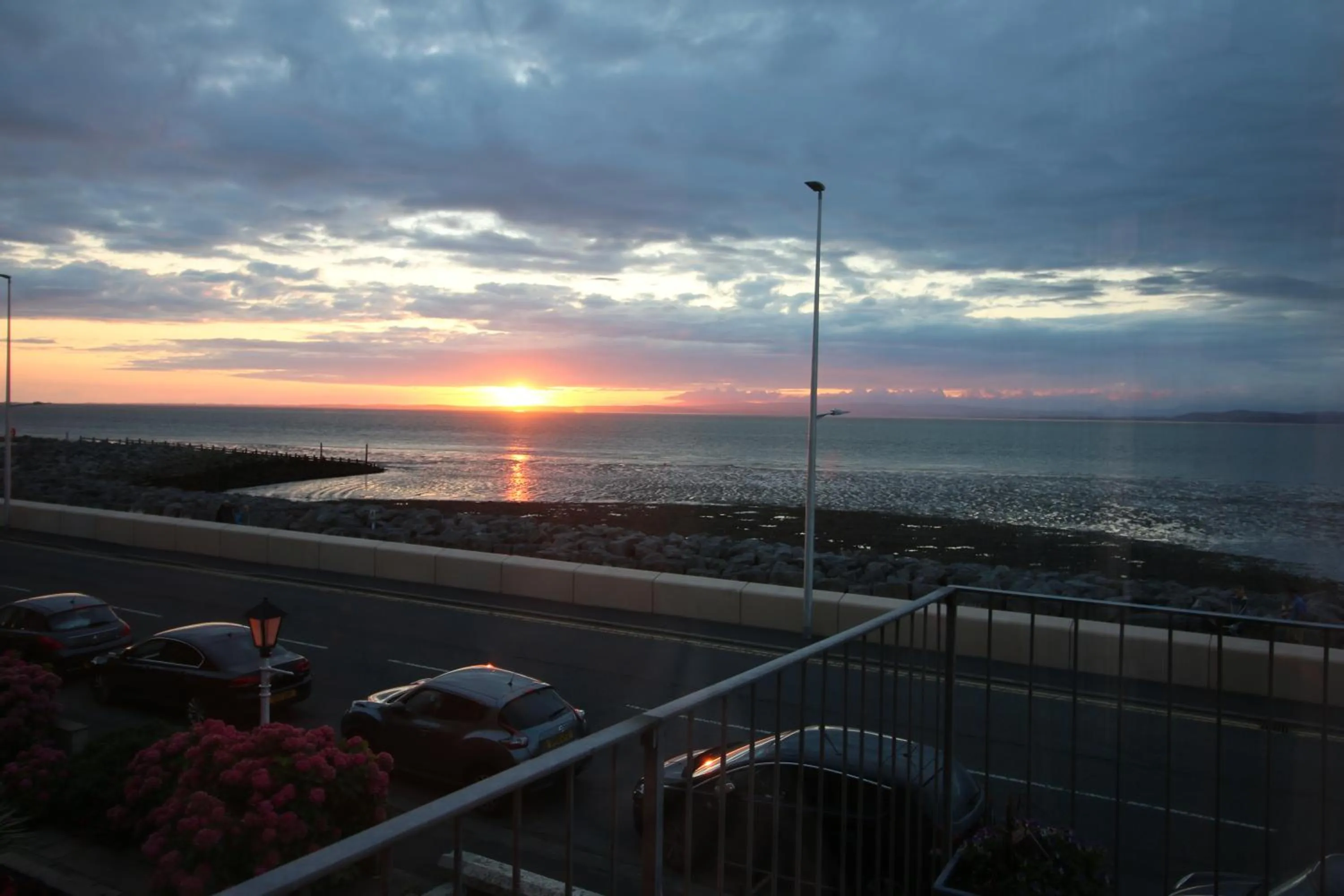 Mountain view in Shipping Lanes Hotel