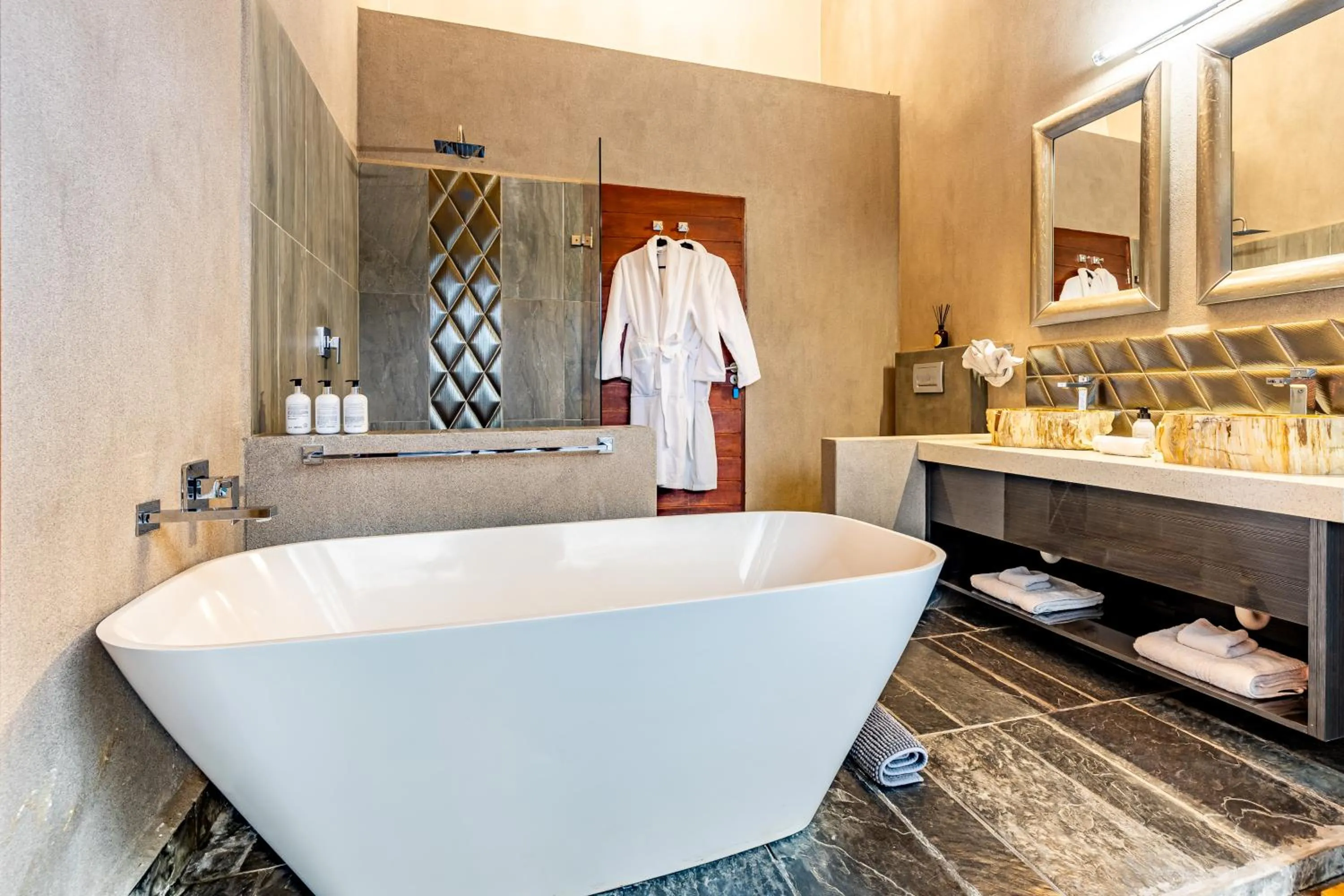 Bathroom in Kusudalweni Safari Lodge and Spa