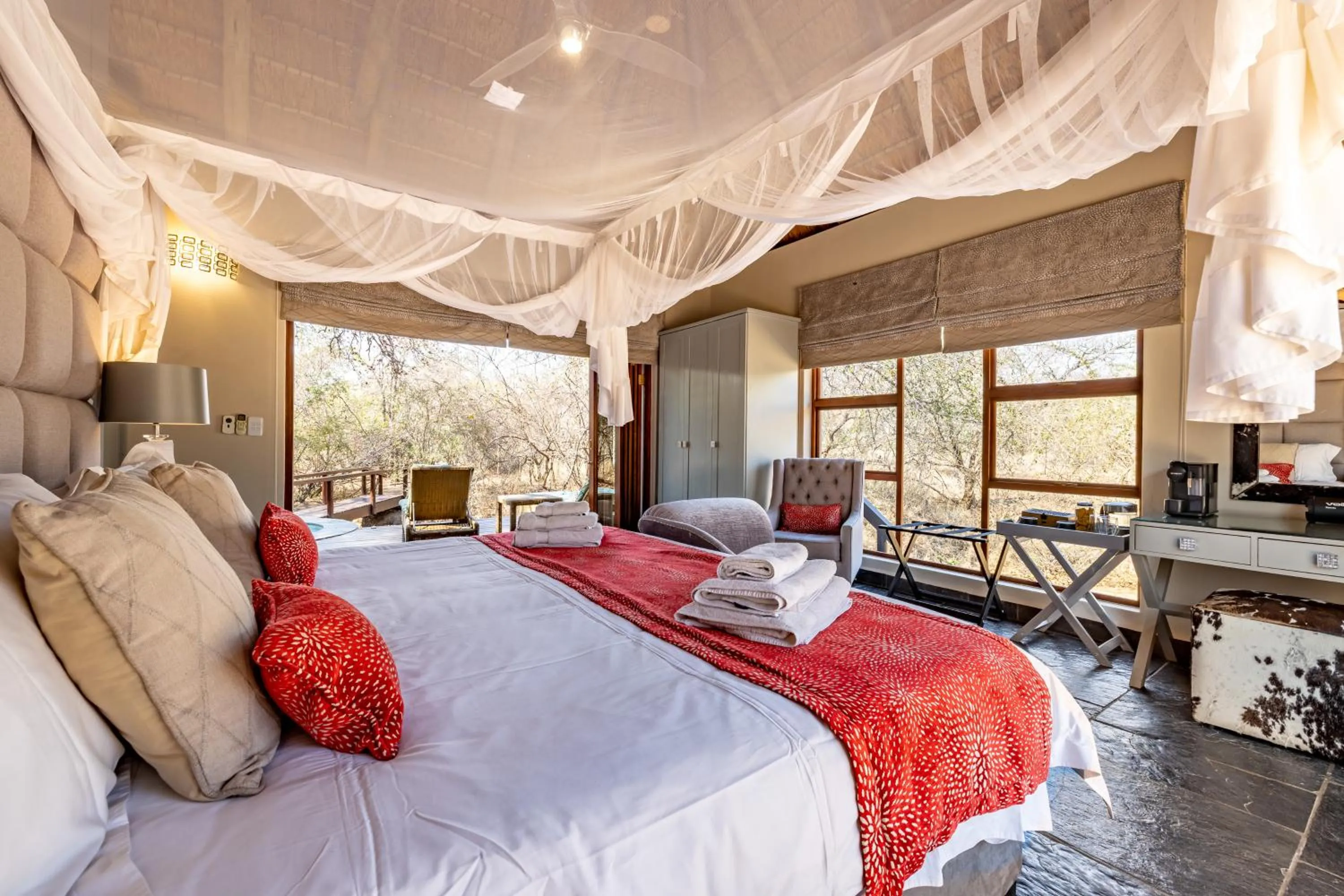 Bed in Kusudalweni Safari Lodge and Spa