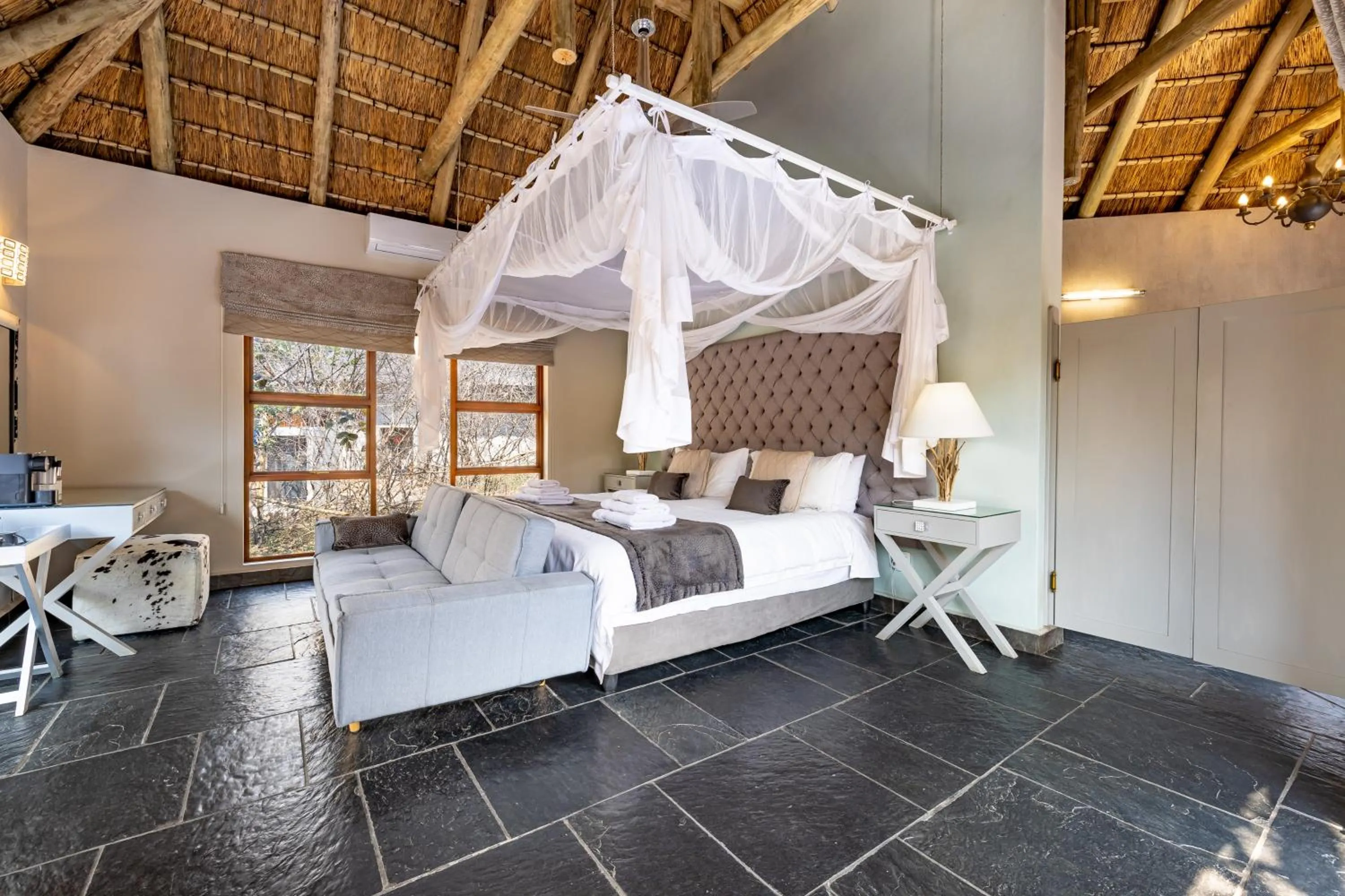 Bed in Kusudalweni Safari Lodge and Spa