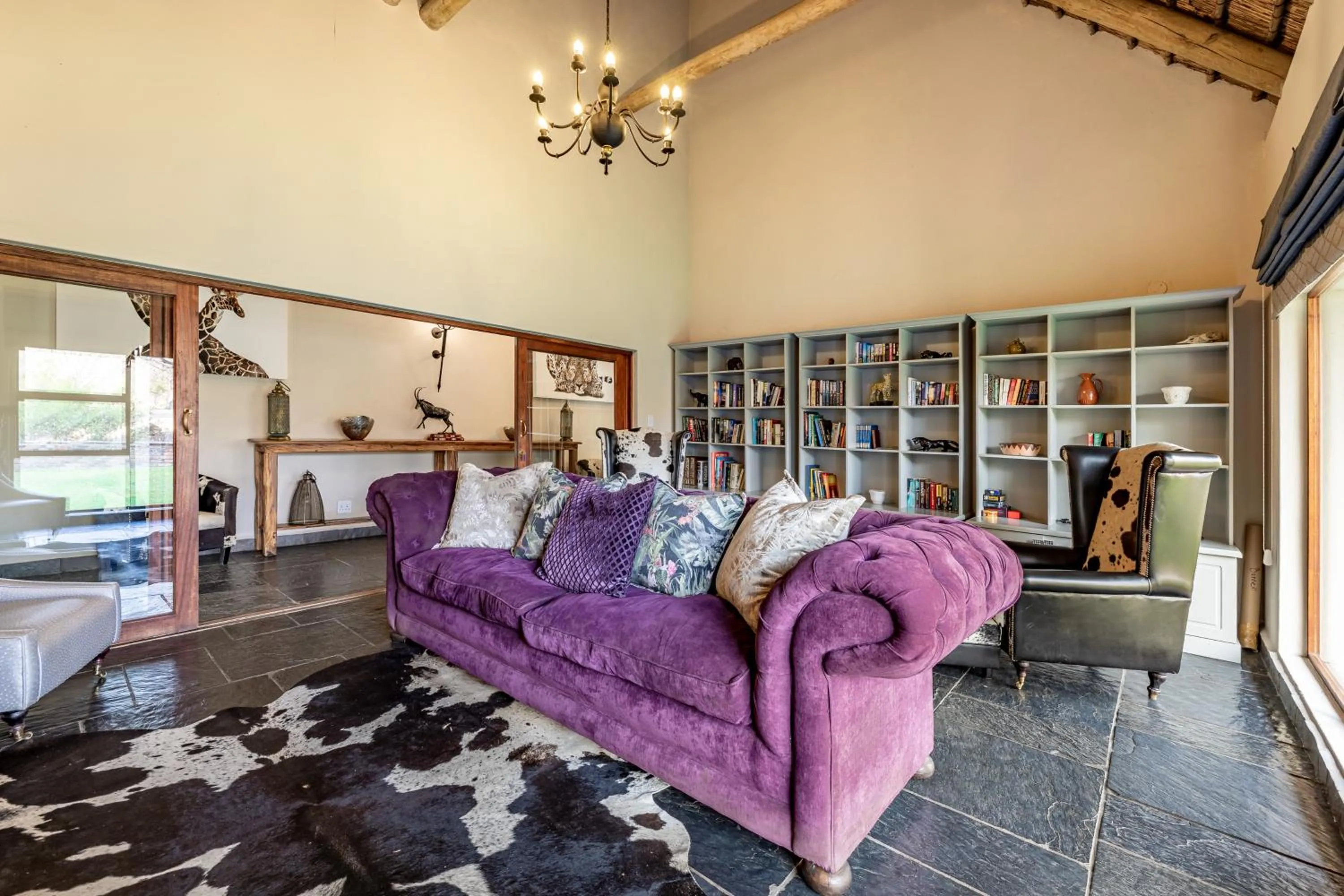 Living room in Kusudalweni Safari Lodge and Spa