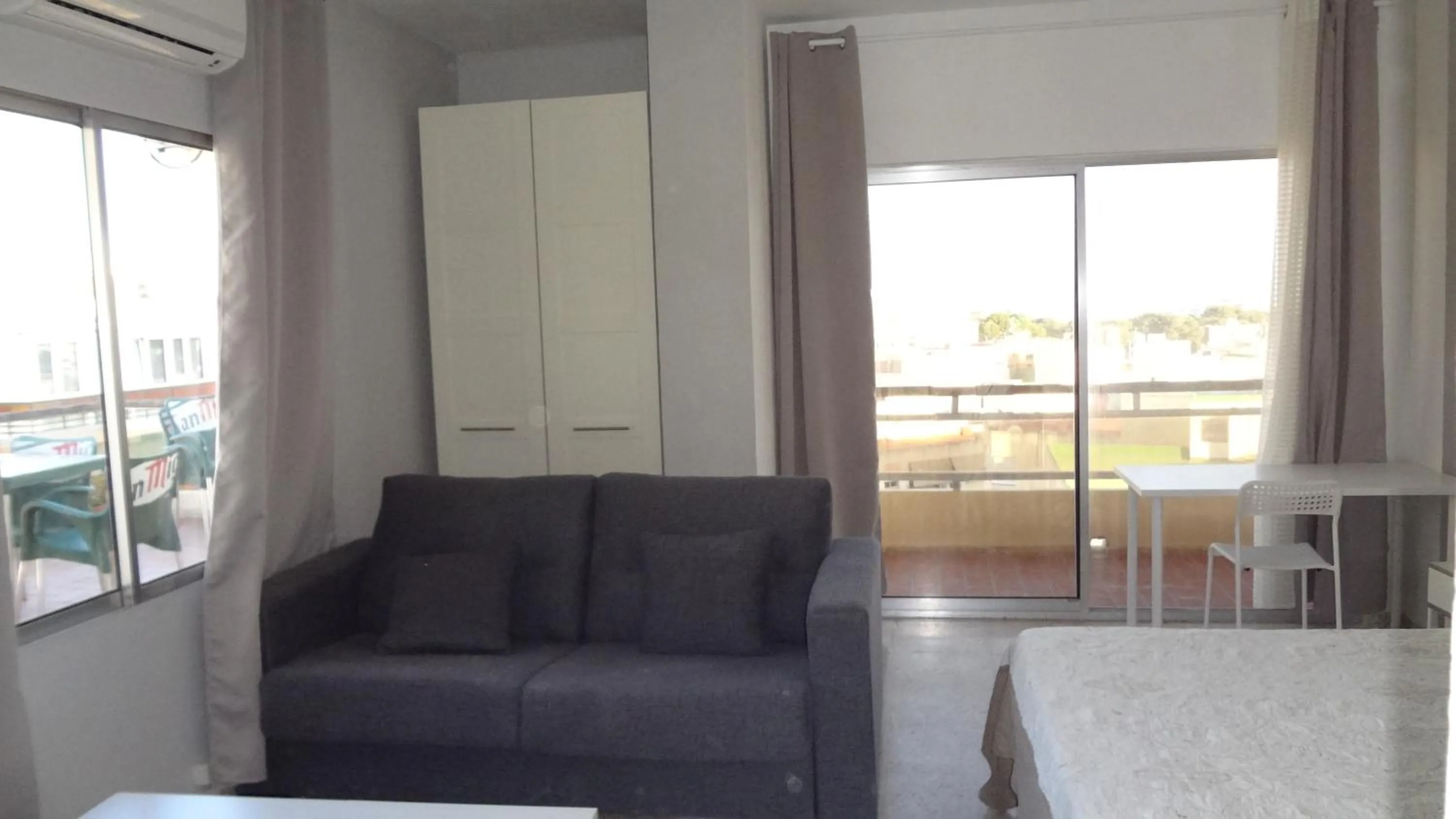 Photo of the whole room in Hotel Carlos I