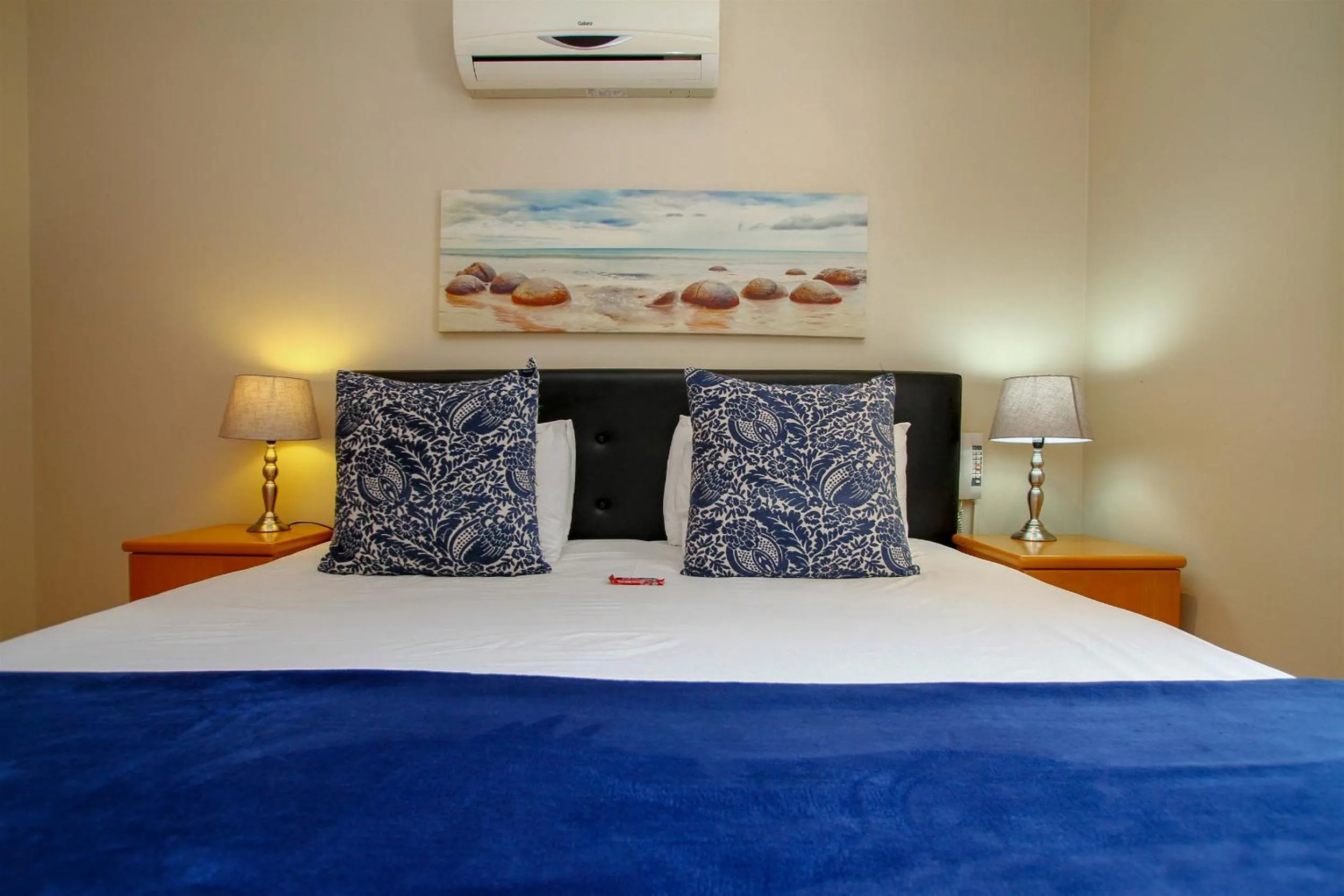 Bed in The Sandringham Bed & Breakfast and Self-Catering