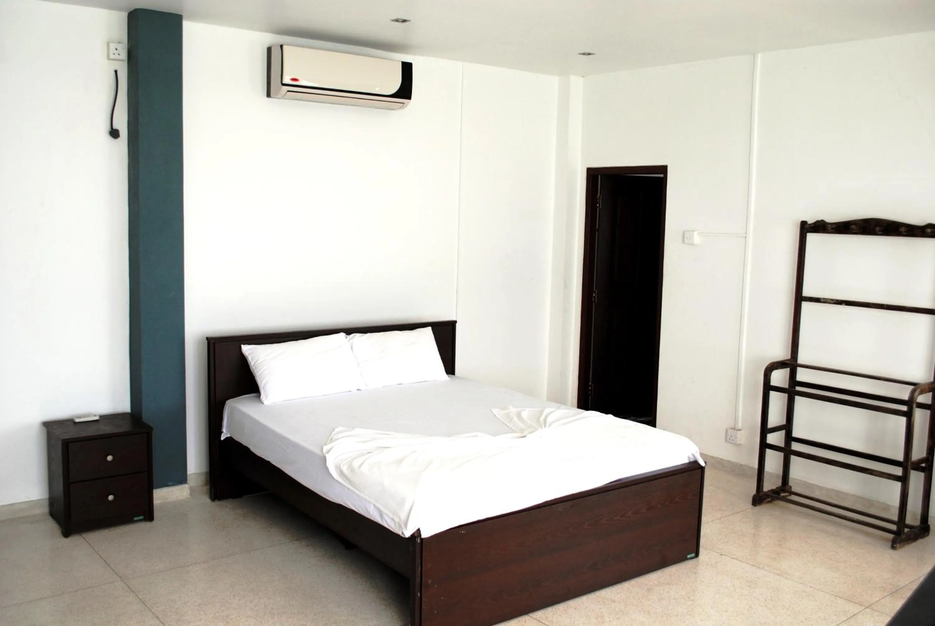 Deluxe Double Room with Balcony and Air Conditioning in Ocean Reef Hotel