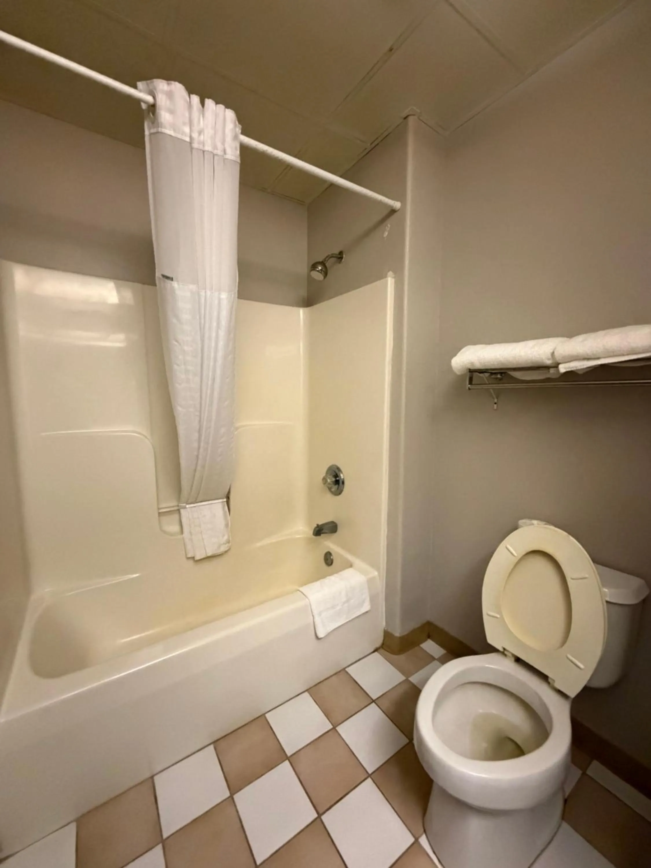 Relax Inn & Suites
