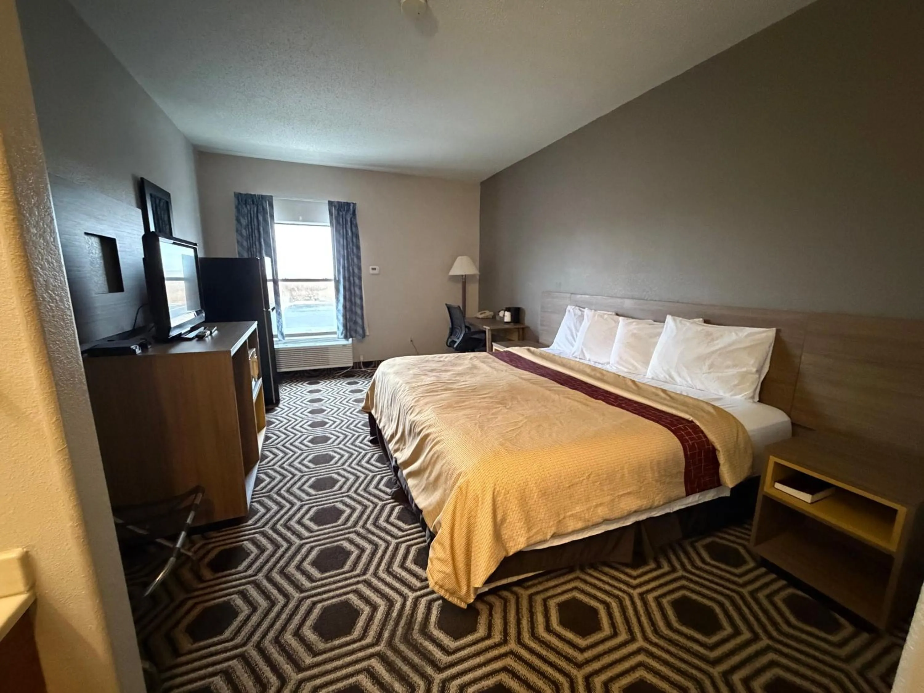 Relax Inn & Suites