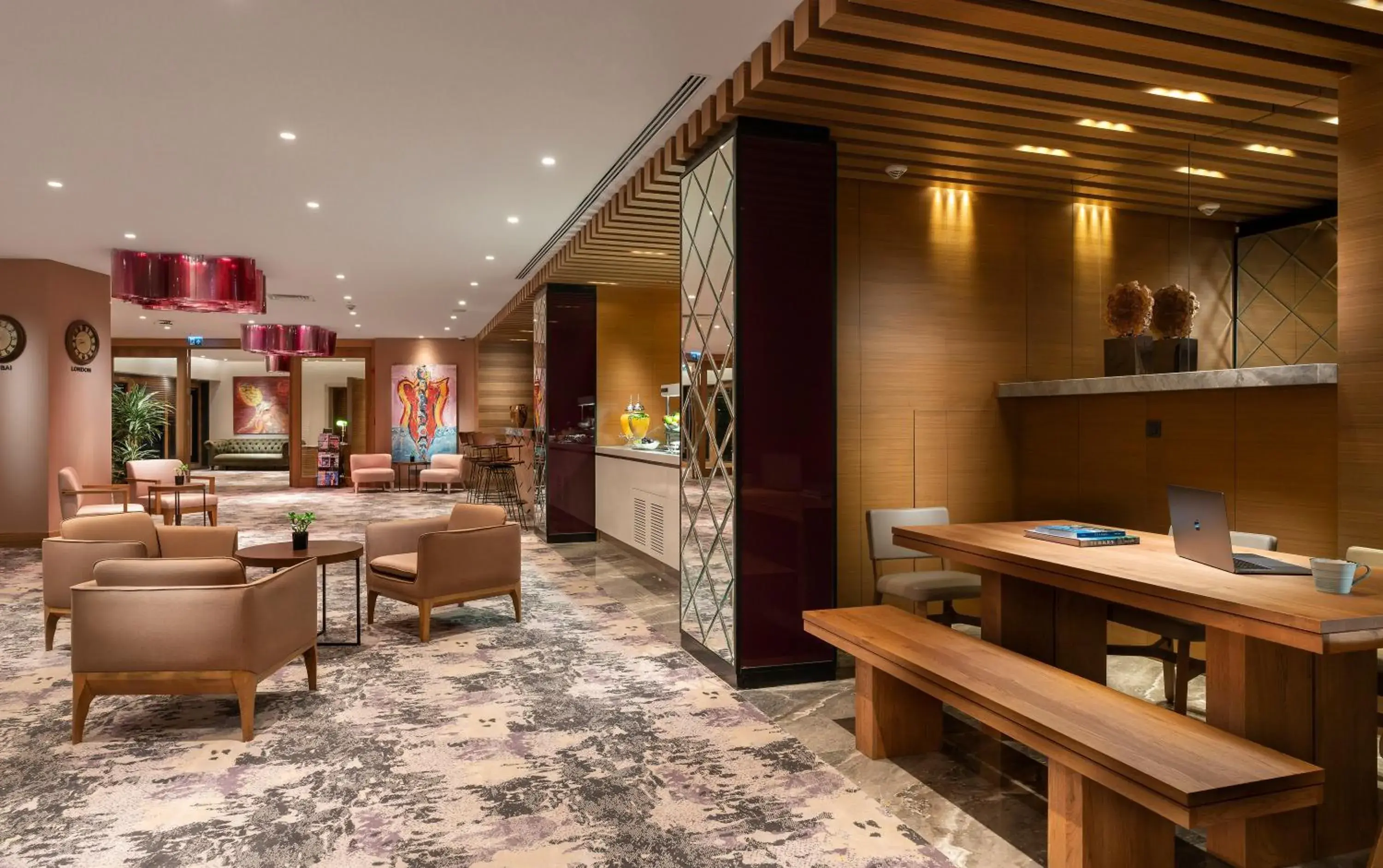Lounge or bar in Crowne Plaza Florya Istanbul by IHG Lounge or bar in Crowne Plaza Florya Istanbul by IHG