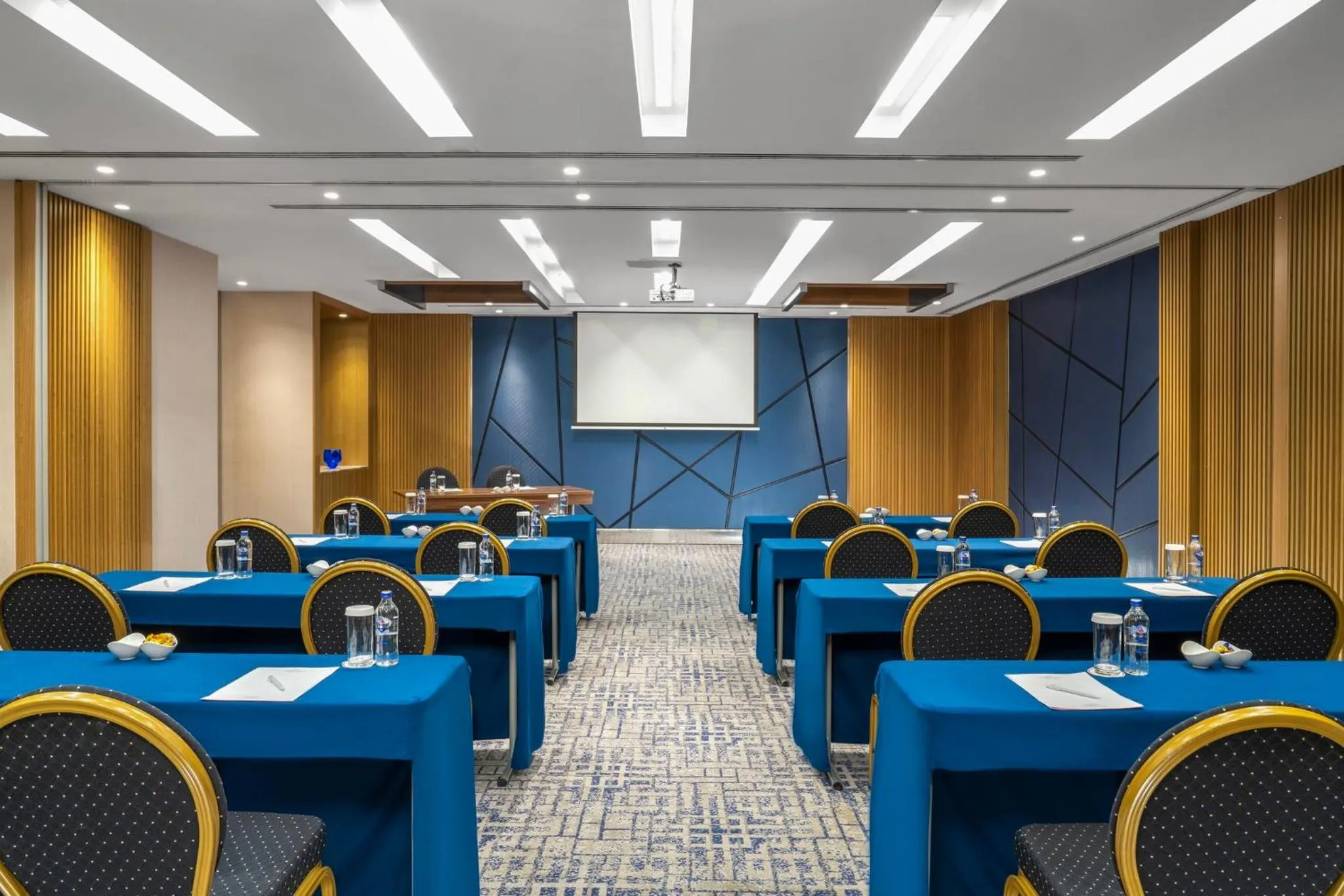 Meeting/conference room in Crowne Plaza Florya Istanbul by IHG
