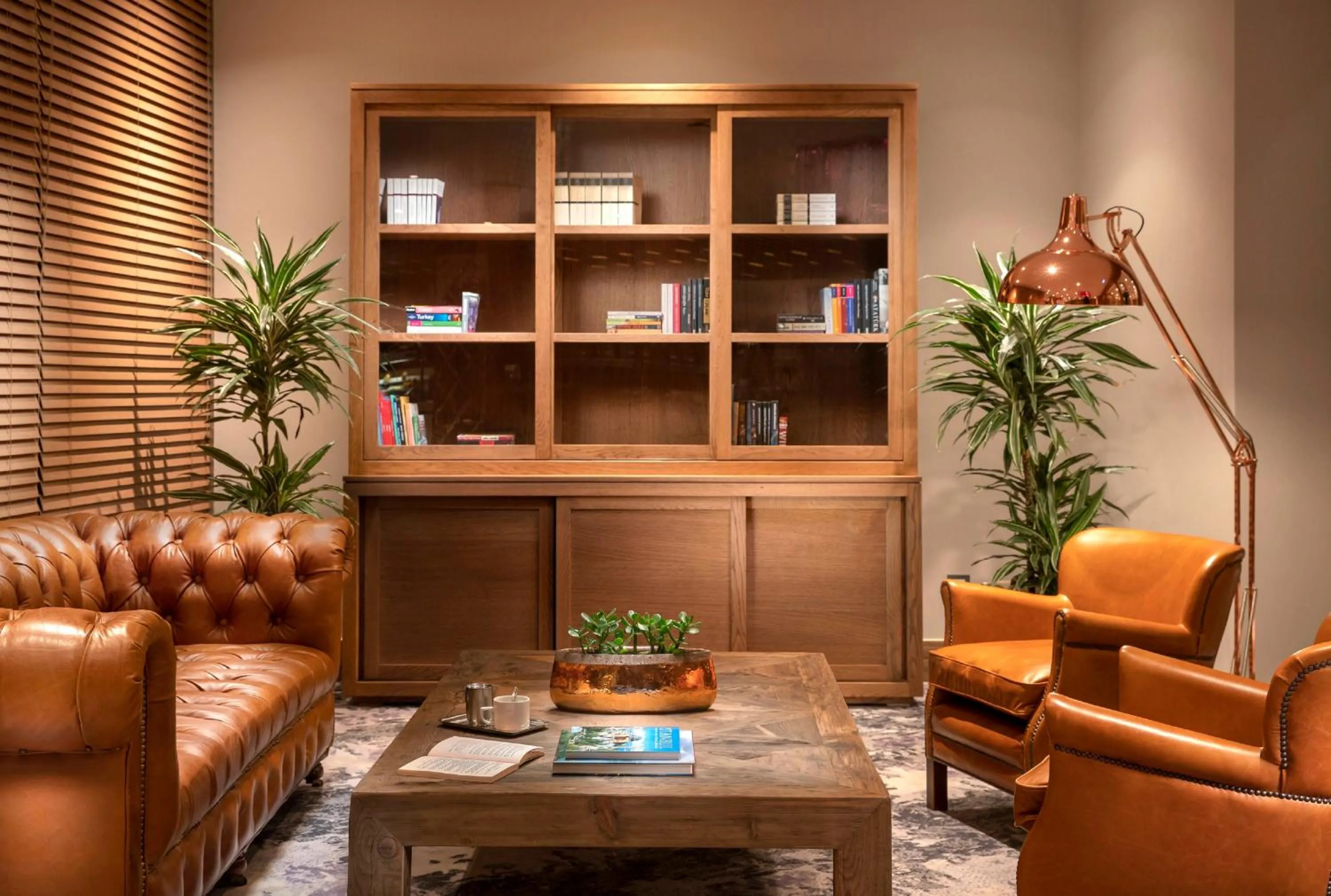 Lounge or bar in Crowne Plaza Florya Istanbul by IHG