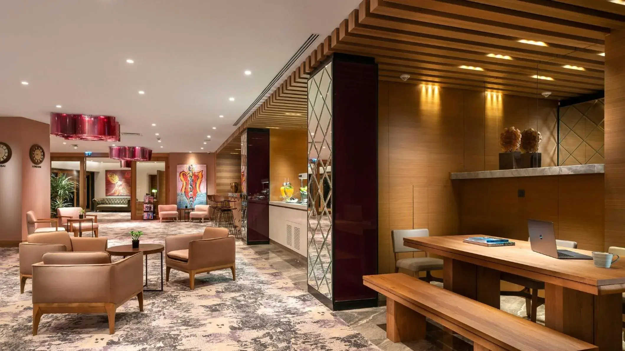Lounge or bar in Crowne Plaza Florya Istanbul by IHG Lounge or bar in Crowne Plaza Florya Istanbul by IHG