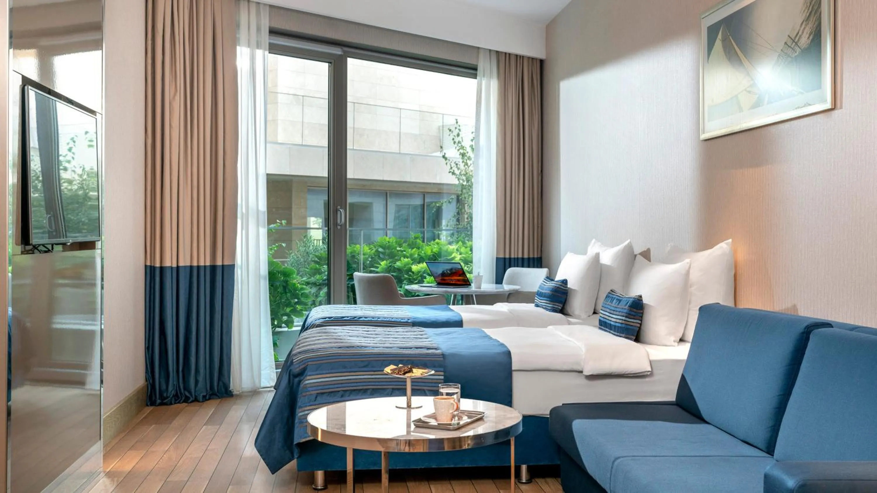 Photo of the whole room in Crowne Plaza Florya Istanbul by IHG