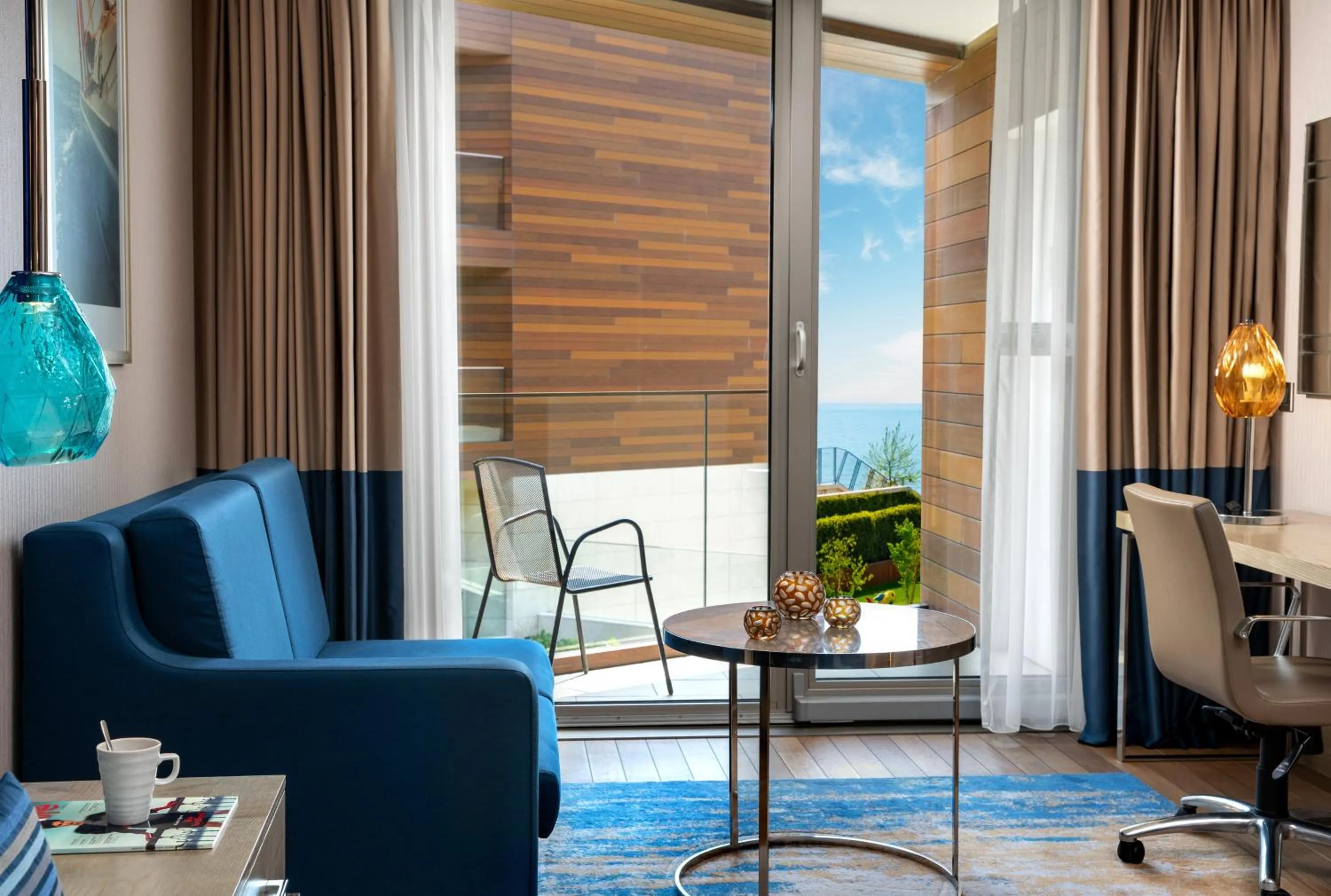 Photo of the whole room in Crowne Plaza Florya Istanbul by IHG