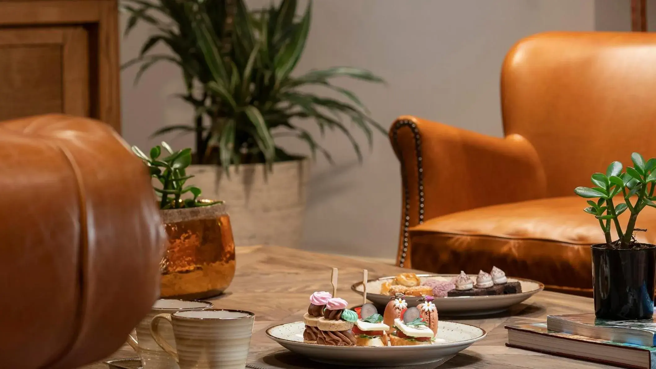 Lounge or bar in Crowne Plaza Florya Istanbul by IHG Lounge or bar in Crowne Plaza Florya Istanbul by IHG