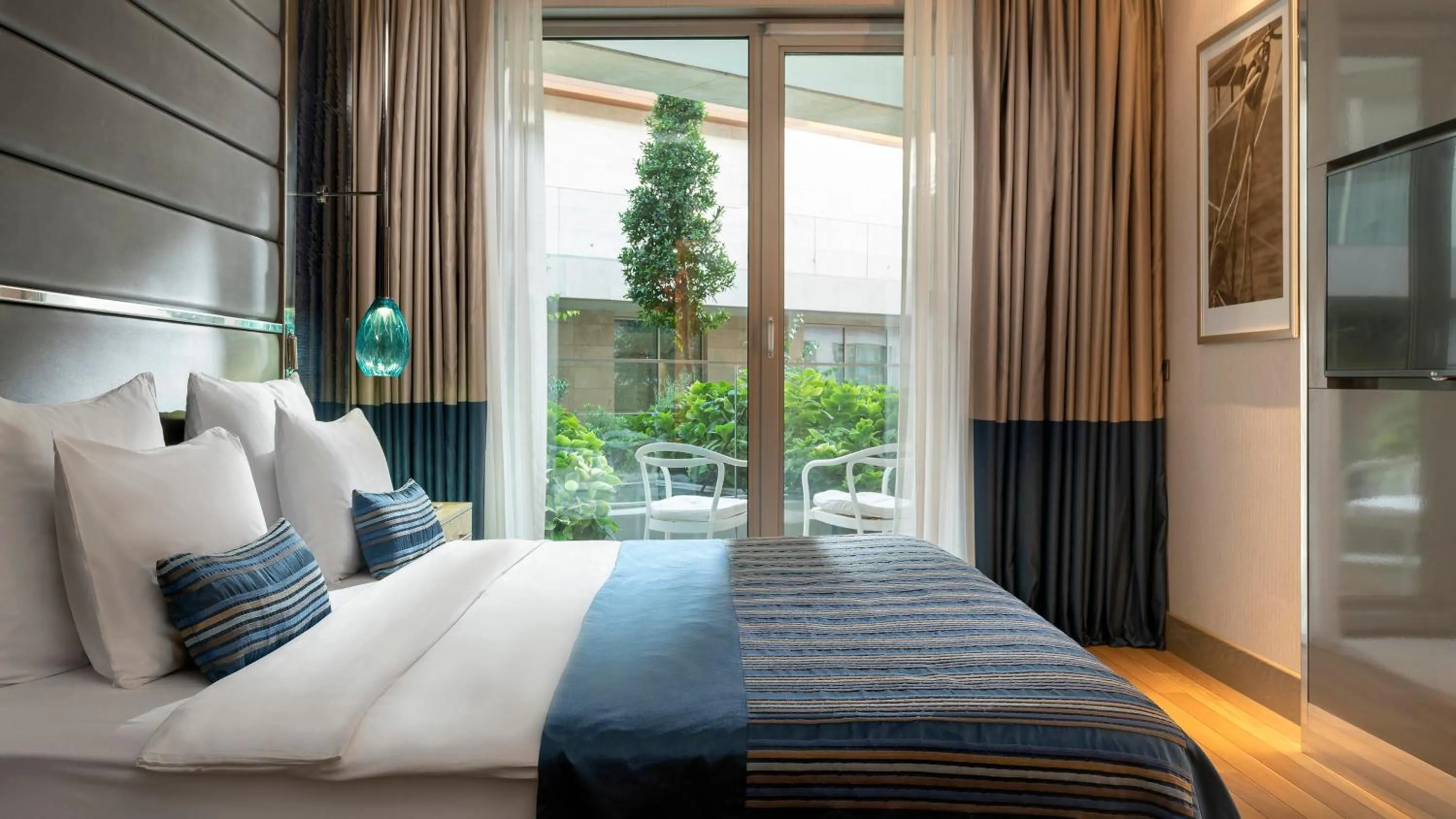 Photo of the whole room, Bed in Crowne Plaza Florya Istanbul by IHG