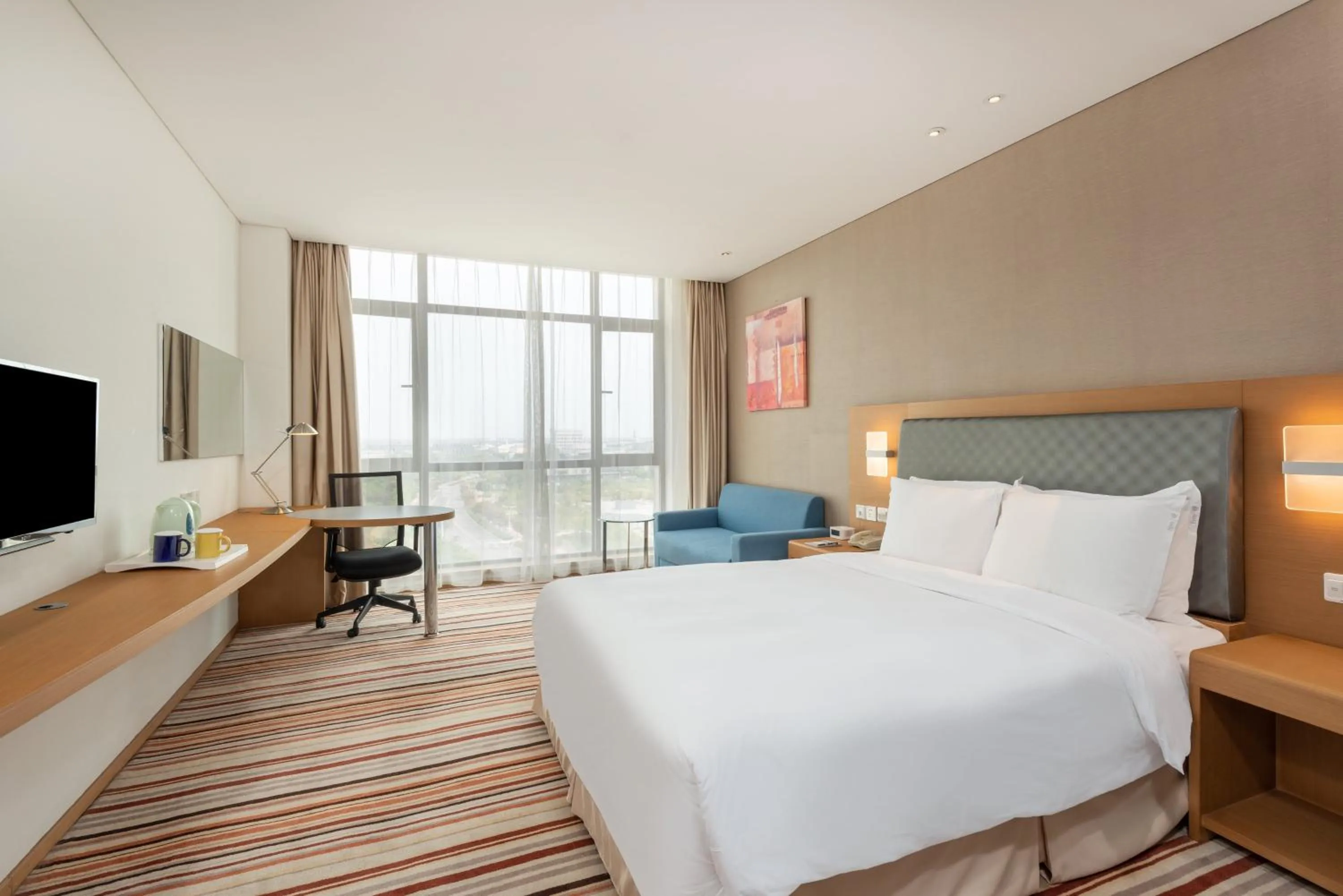 Photo of the whole room, Bed in Holiday Inn Express Shanghai Jiading Industry Park by IHG