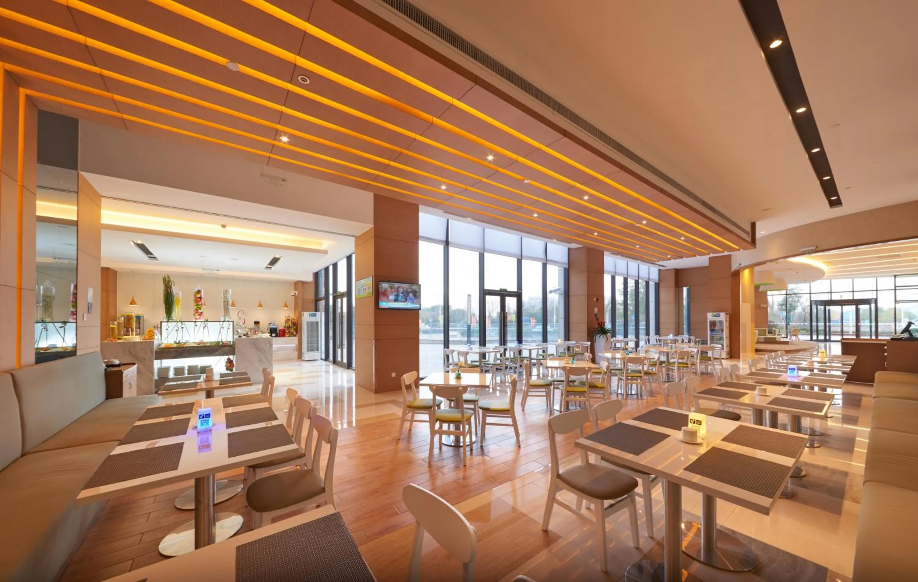 Restaurant/places to eat in Holiday Inn Express Shanghai Jiading Industry Park by IHG