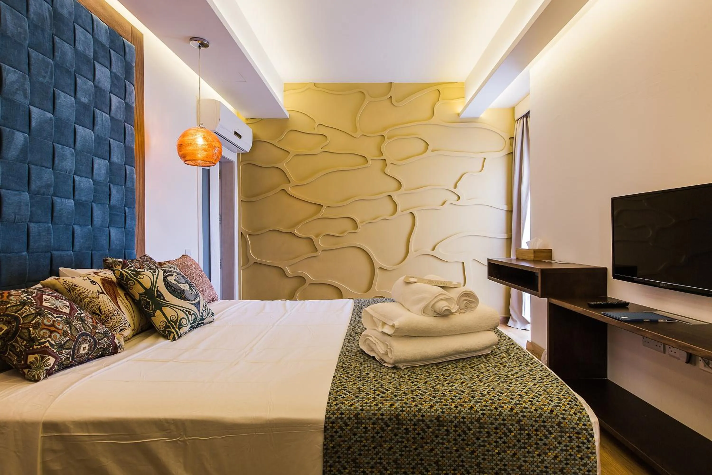 Photo of the whole room, Bed in Murella Living