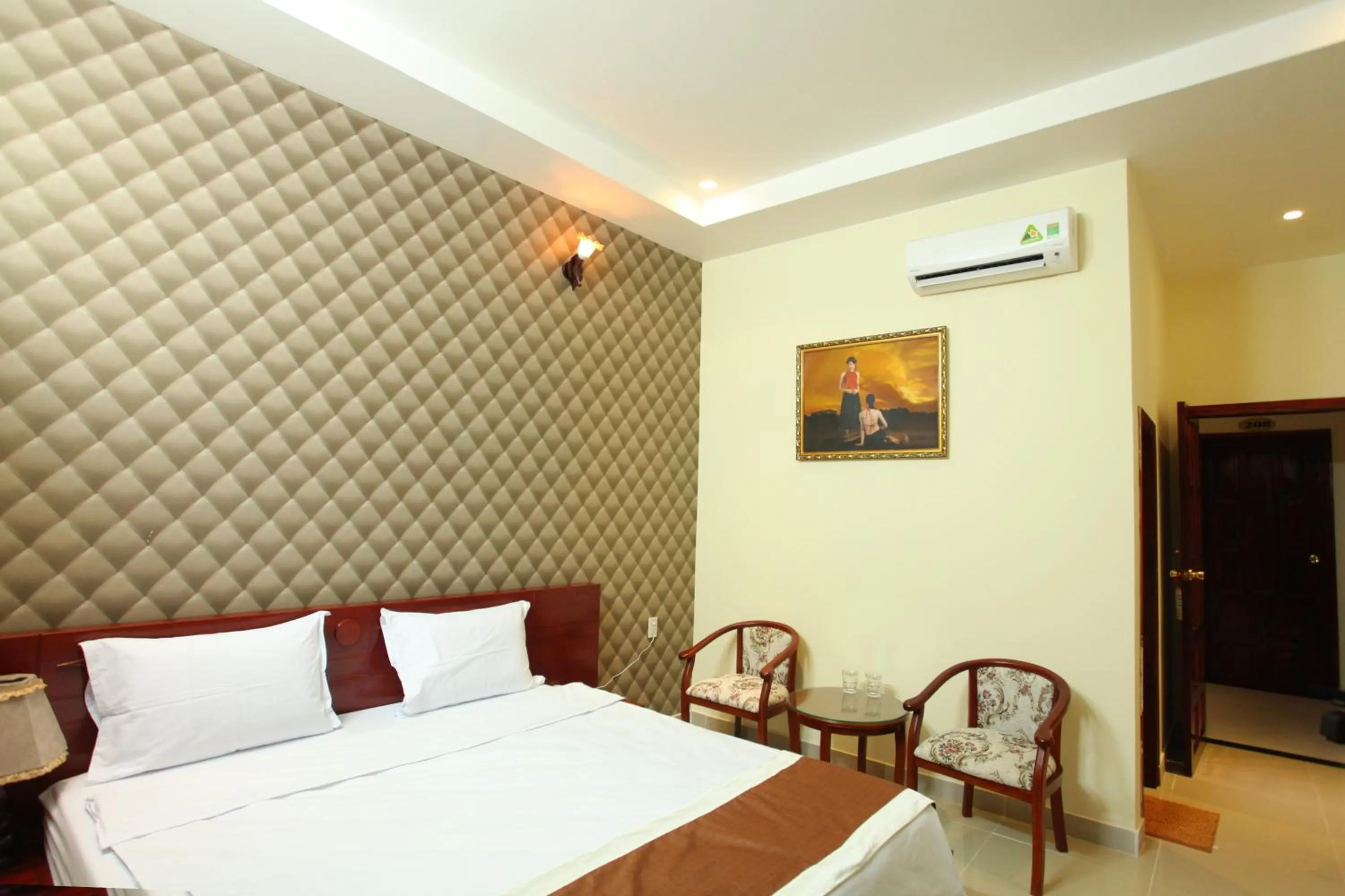 Photo of the whole room, Bed in Nhat Minh Hotel