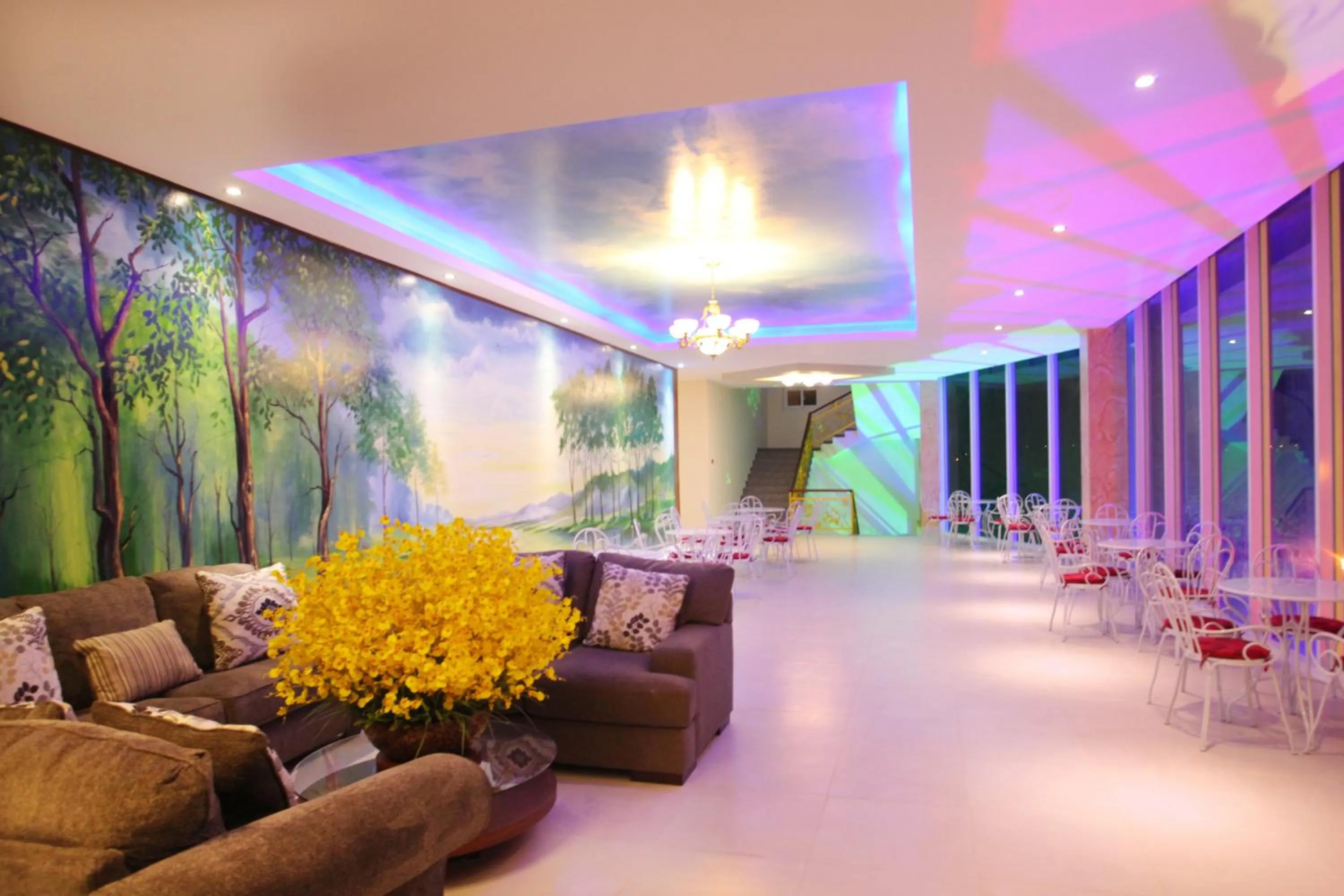 Communal lounge/ TV room in Nhat Minh Hotel