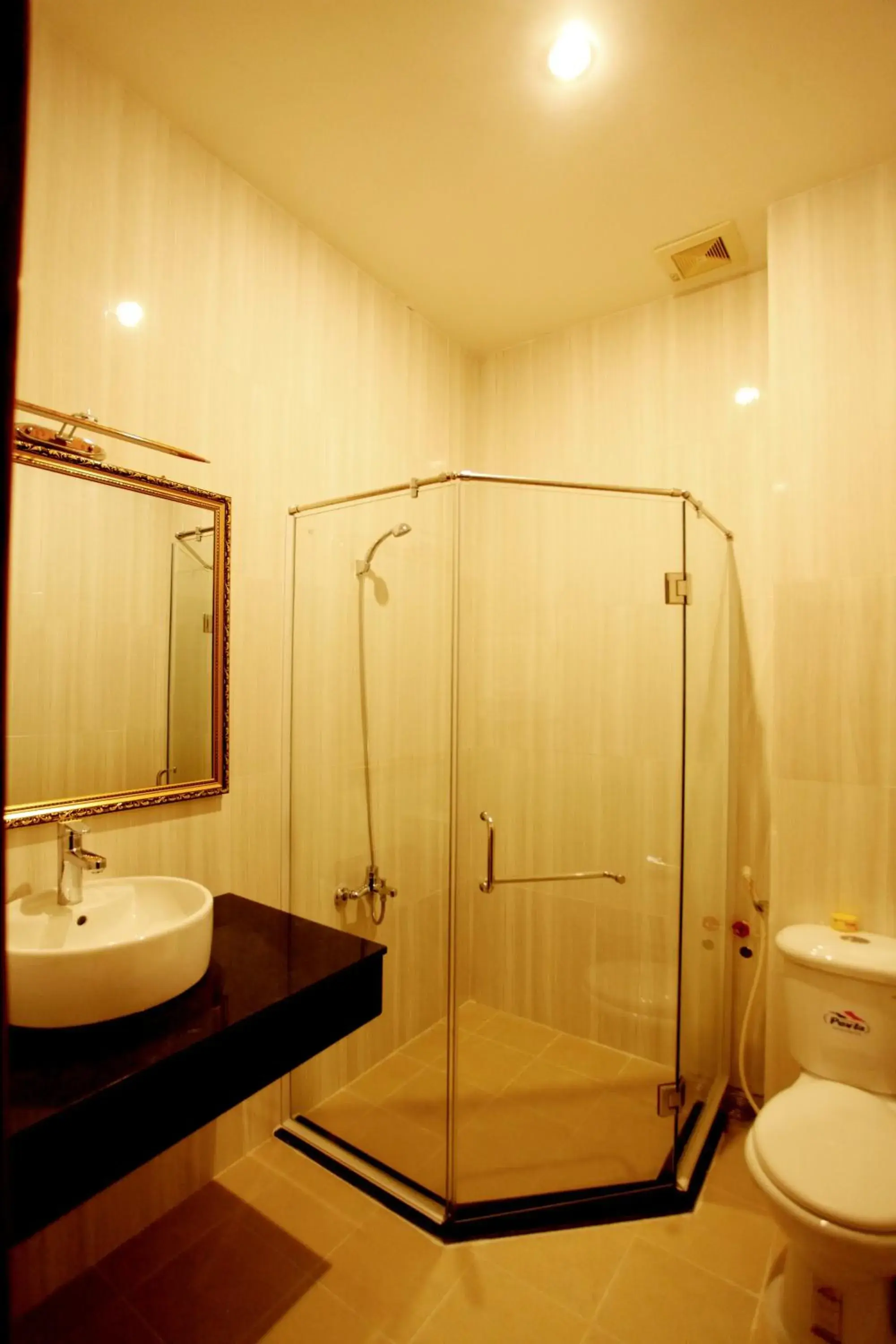 Deluxe Double Room with Balcony in Nhat Minh Hotel Deluxe Double Room with Balcony in Nhat Minh Hotel