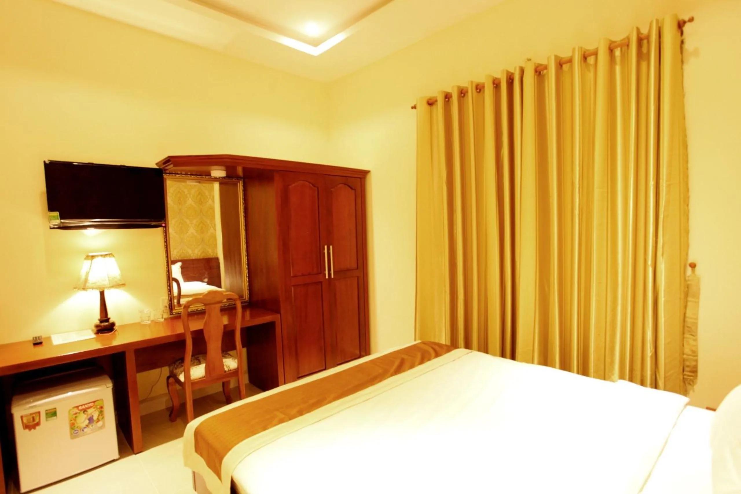 Photo of the whole room, Bed in Nhat Minh Hotel